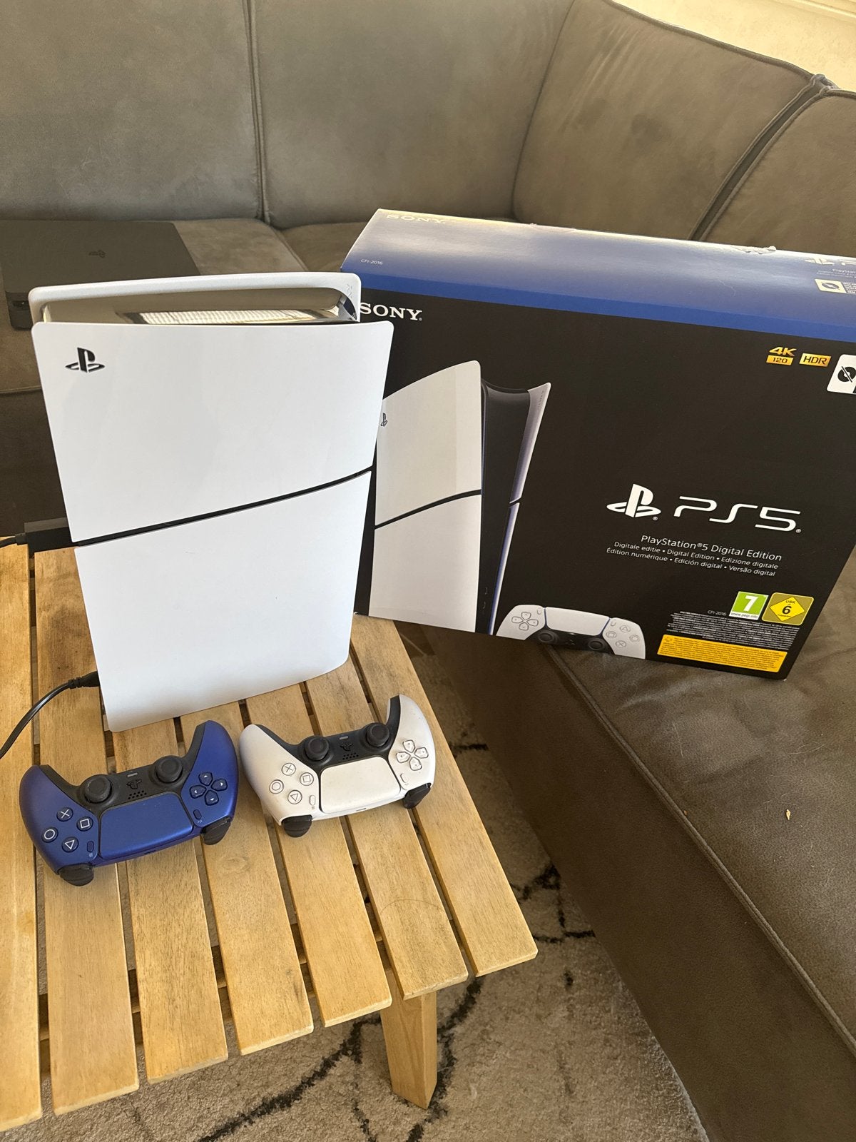 PS5 Digital Edition met 2 controllers - ZGAN, Ophalen, Zo goed als nieuw, Playstation 5 Digital
