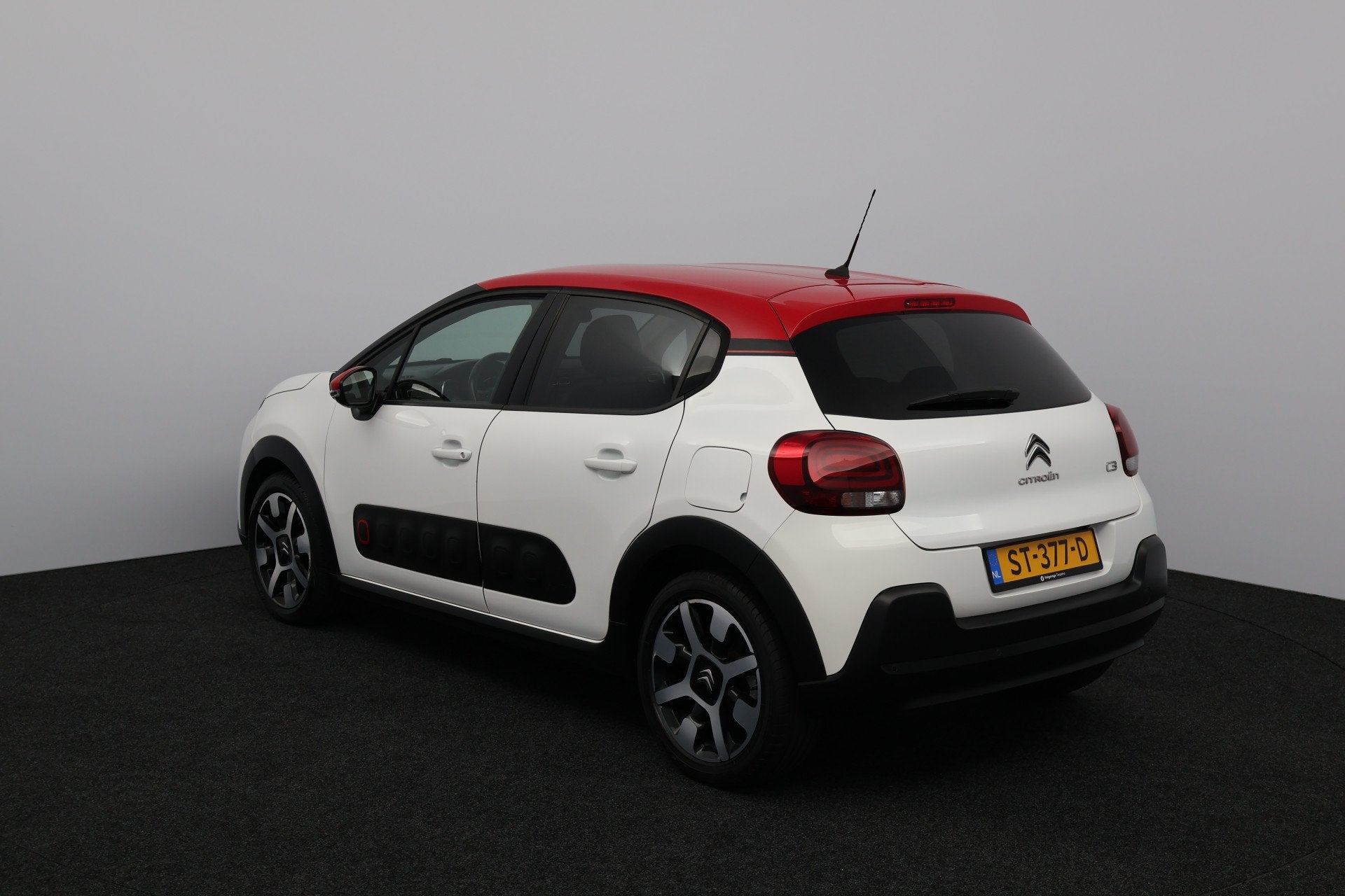 Citroën C3 1.2 PureTech Shine/ DEALER ONDERHOUDEN!/ AUTOMAA, Auto's, Dealer onderhouden, Gebruikt, 1199 cc, 450 kg