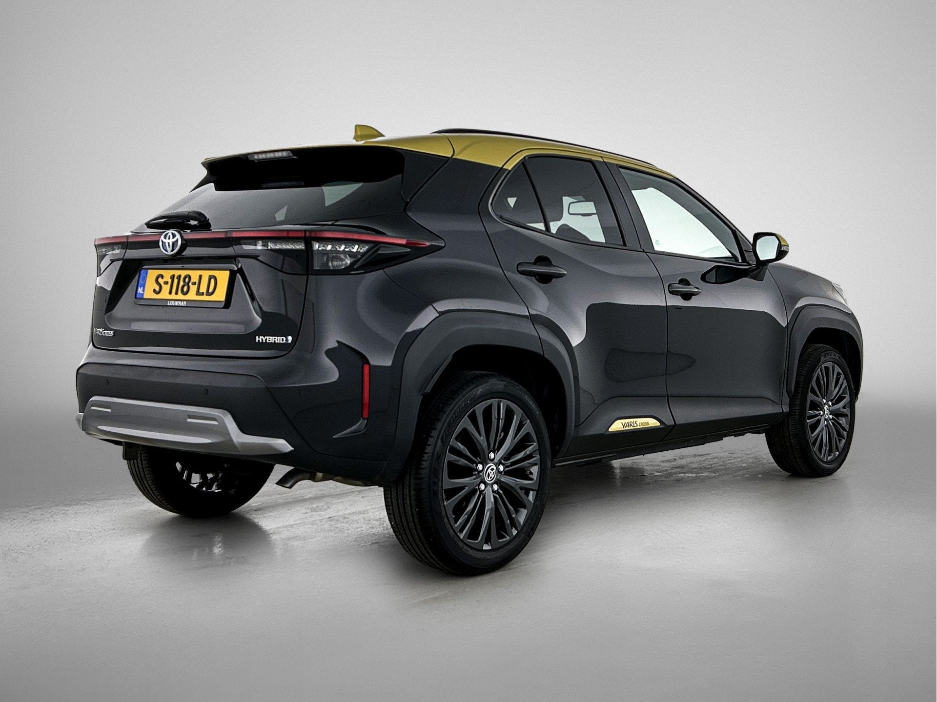 Toyota Yaris Cross 1.5 Hybrid Adventure Bi-Tone | Dealeronde, 12 maanden, Gebruikt, Automatische klimaatregeling, Zwart