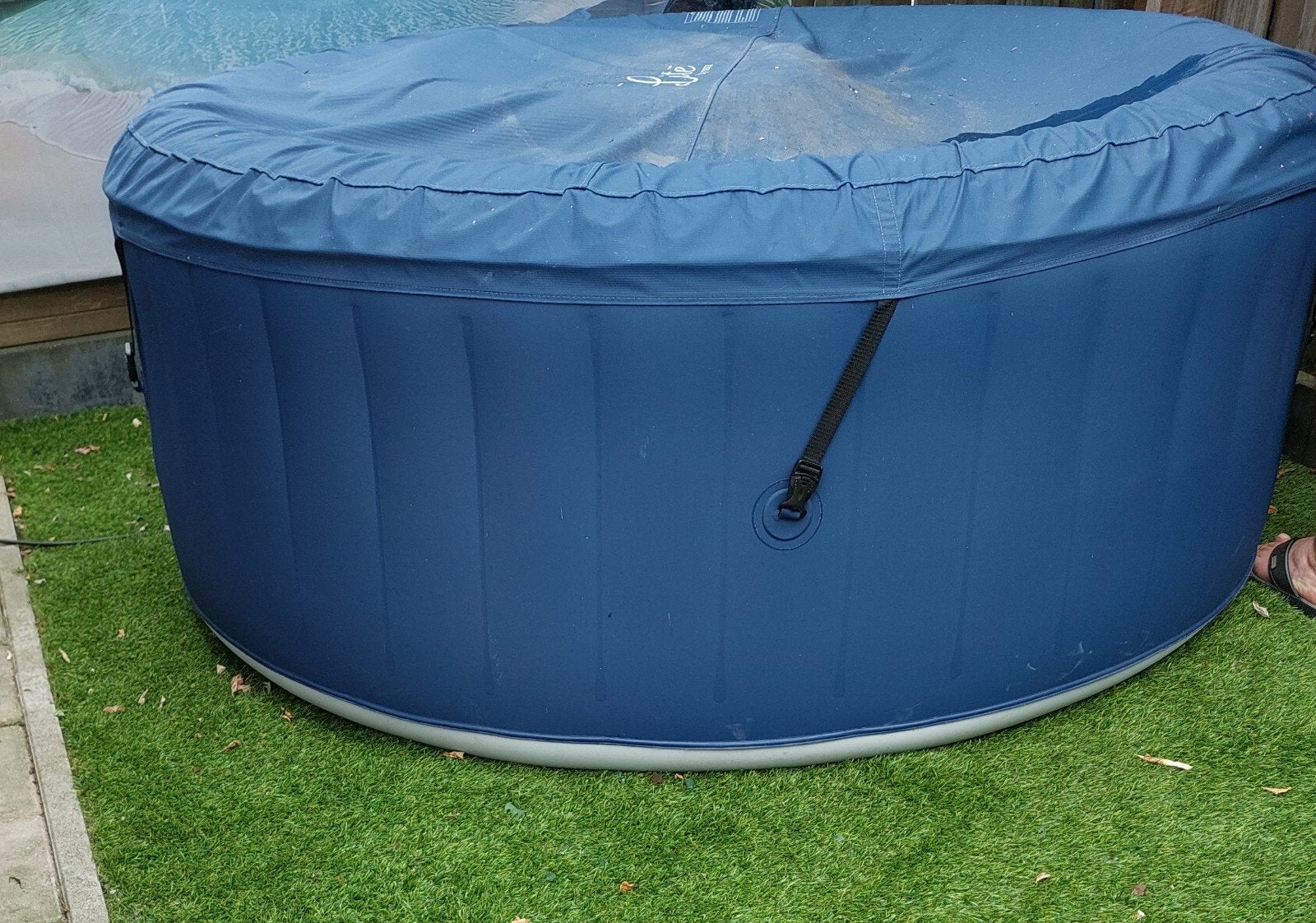 Opblaasbare Jacuzzi - Werkt goed!, Ophalen, Gebruikt, Afdekzeil, Opblaasbaar