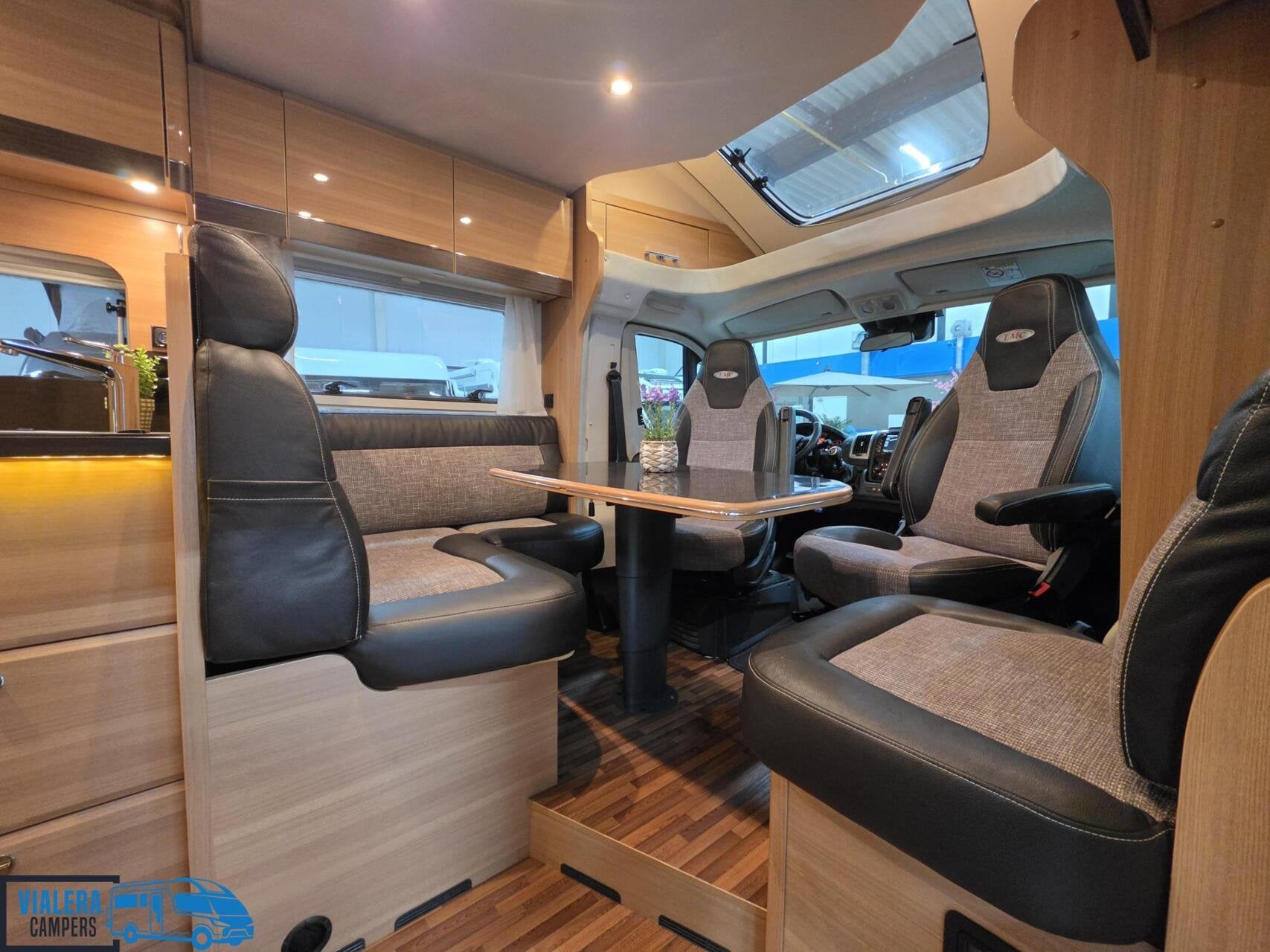 LMC Breezer H607 *150pk* E&P Levelsysteem * Vol opties!, Caravans en Kamperen, 6 tot 7 meter, Bedrijf, 6 tot 7 meter, Half-integraal