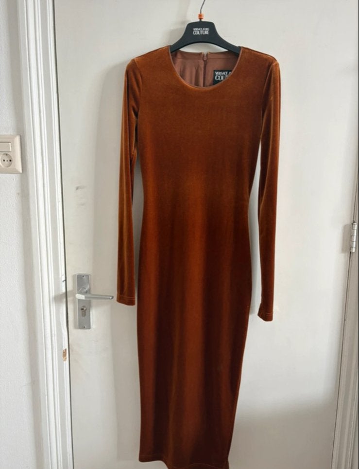 Versace Jeans Couture fluwelen jurk maat S, Bruin, Nieuw, Ophalen of Verzenden, Knielengte