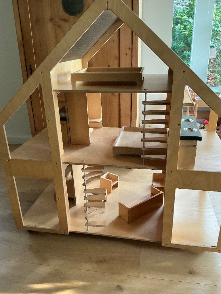Poppenhuis Liliane, Ophalen, Gebruikt, Poppenhuis