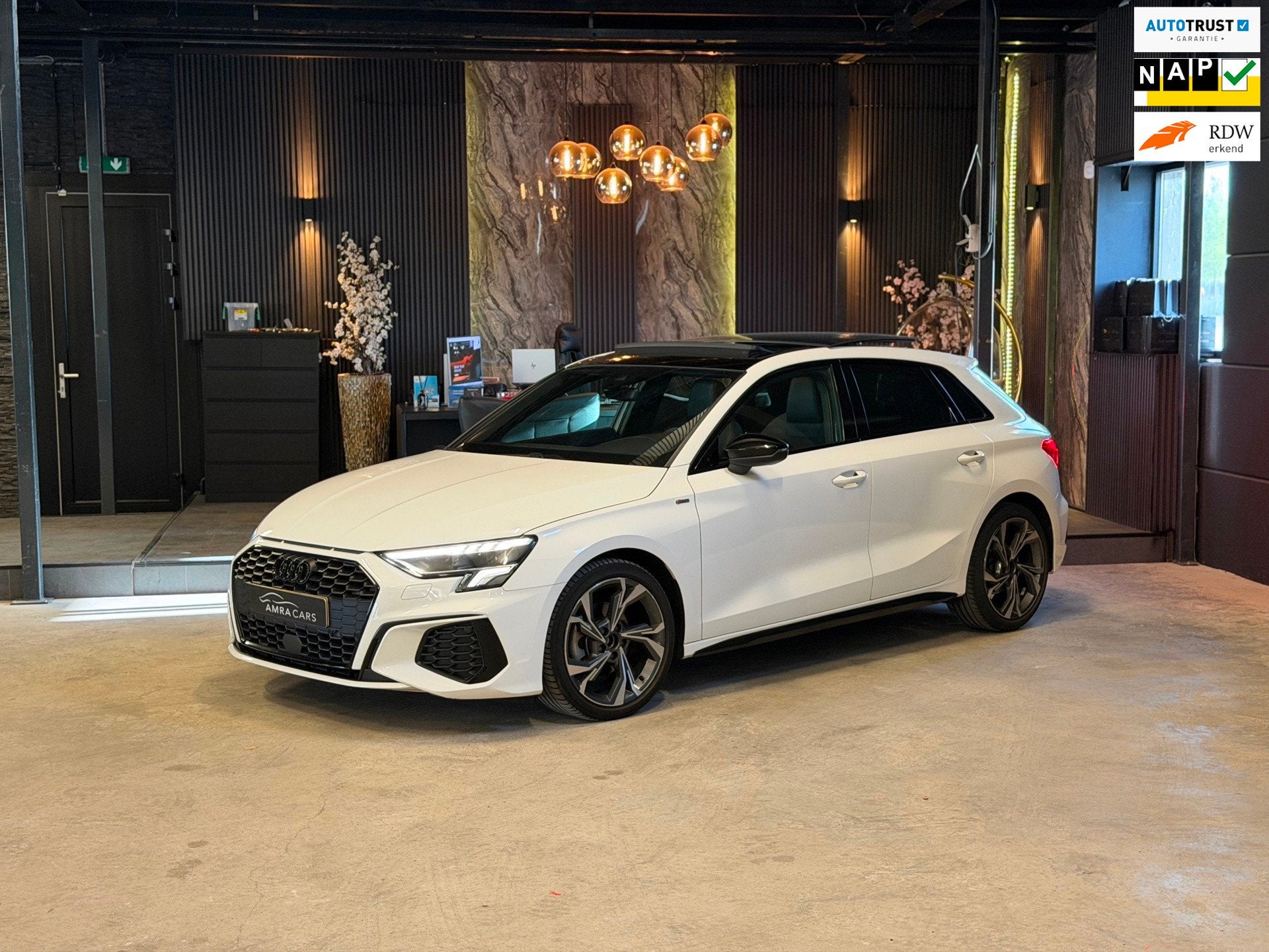 Audi A3 Sportback 30 TFSI 3X S-LINE|PANO|BOMVOL!, Auto's, Audi, Gebruikt, Euro 6, Wit, Bedrijf