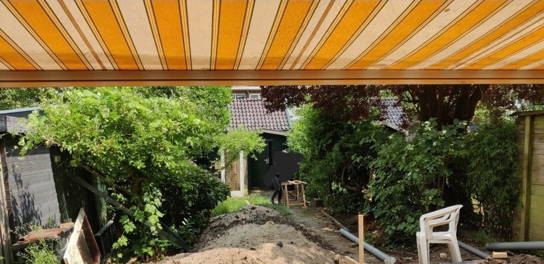 Elektrisch zonnescherm 5.50m breed - Geel/Wit gestreept, Tuin en Terras, Ophalen, Gebruikt, 450 cm of meer, Elektrisch