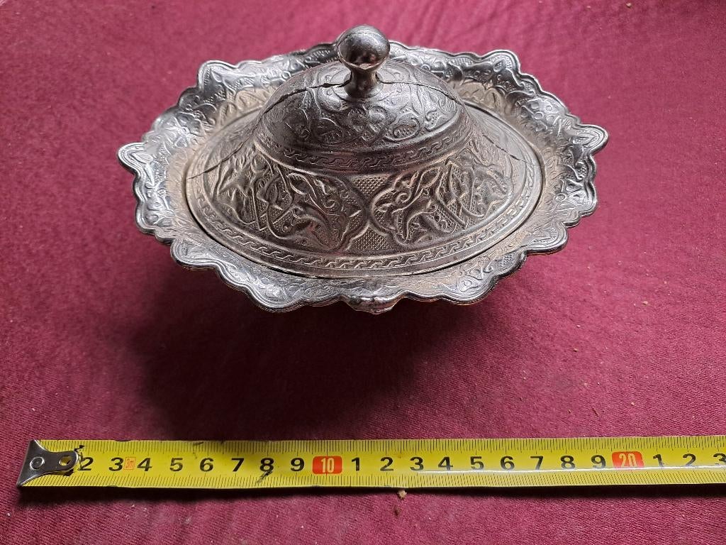 verzilverd bonbonschaaltje met deksel  ( made in Turkey), Ophalen of Verzenden