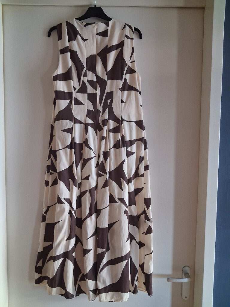Prachtig jurkje van Mango bruin met ecru maat L mt 40-42, Kleding | Dames, Ophalen, Maat 42/44 (L), Zo goed als nieuw, Onder de knie