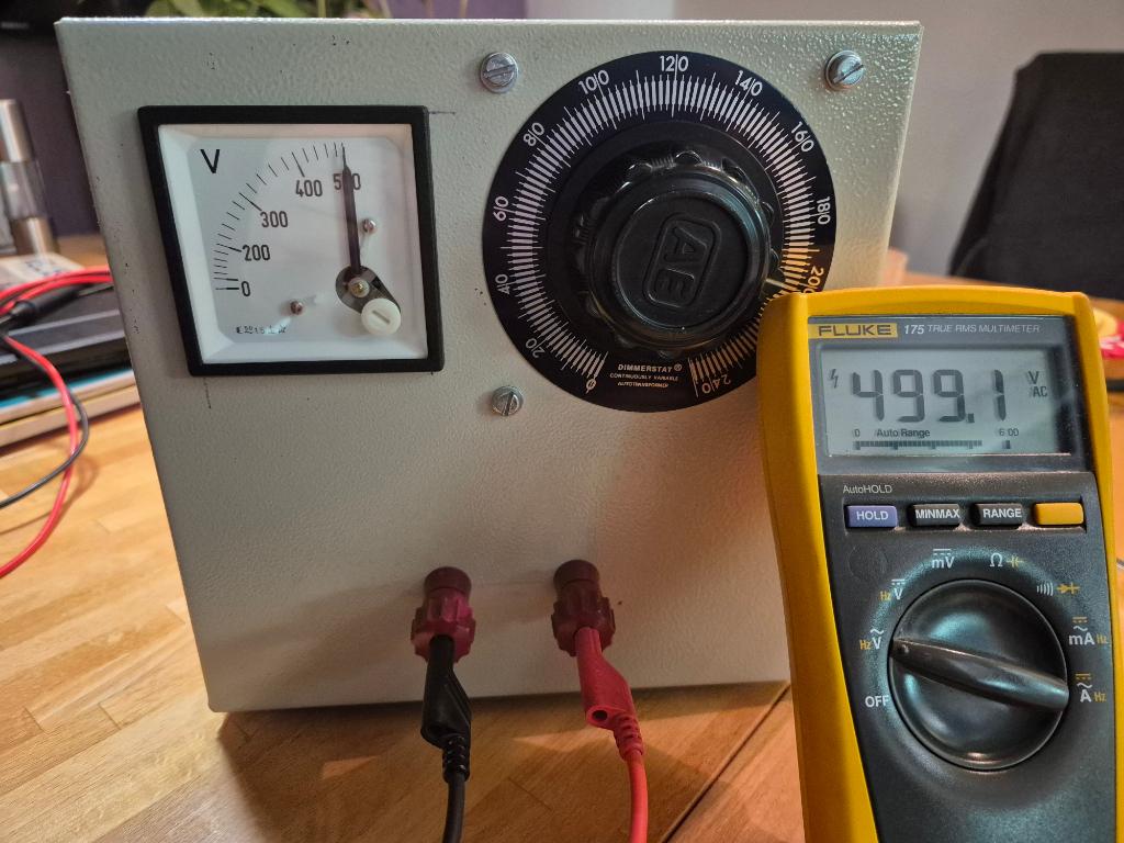 Regelbare Wisselspanningsvoeding met Variac en 1 : 2,5 trafo, Ophalen, Gebruikt, Toebehoren
