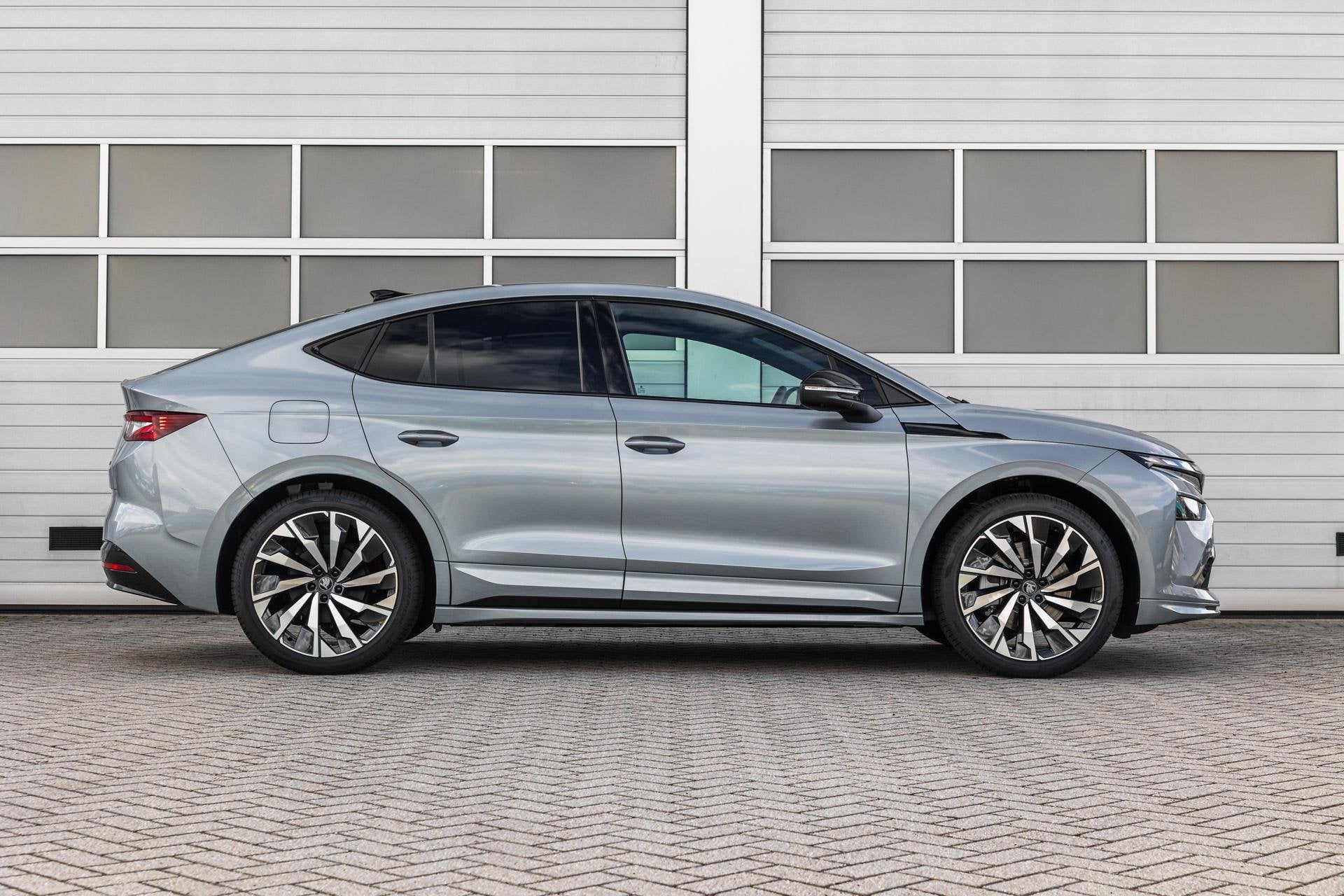 Skoda Enyaq Coupé 85 286pk Sportline | Business Upgrade Adv, Auto's, Automaat, 12 maanden, 510 min, Zwart