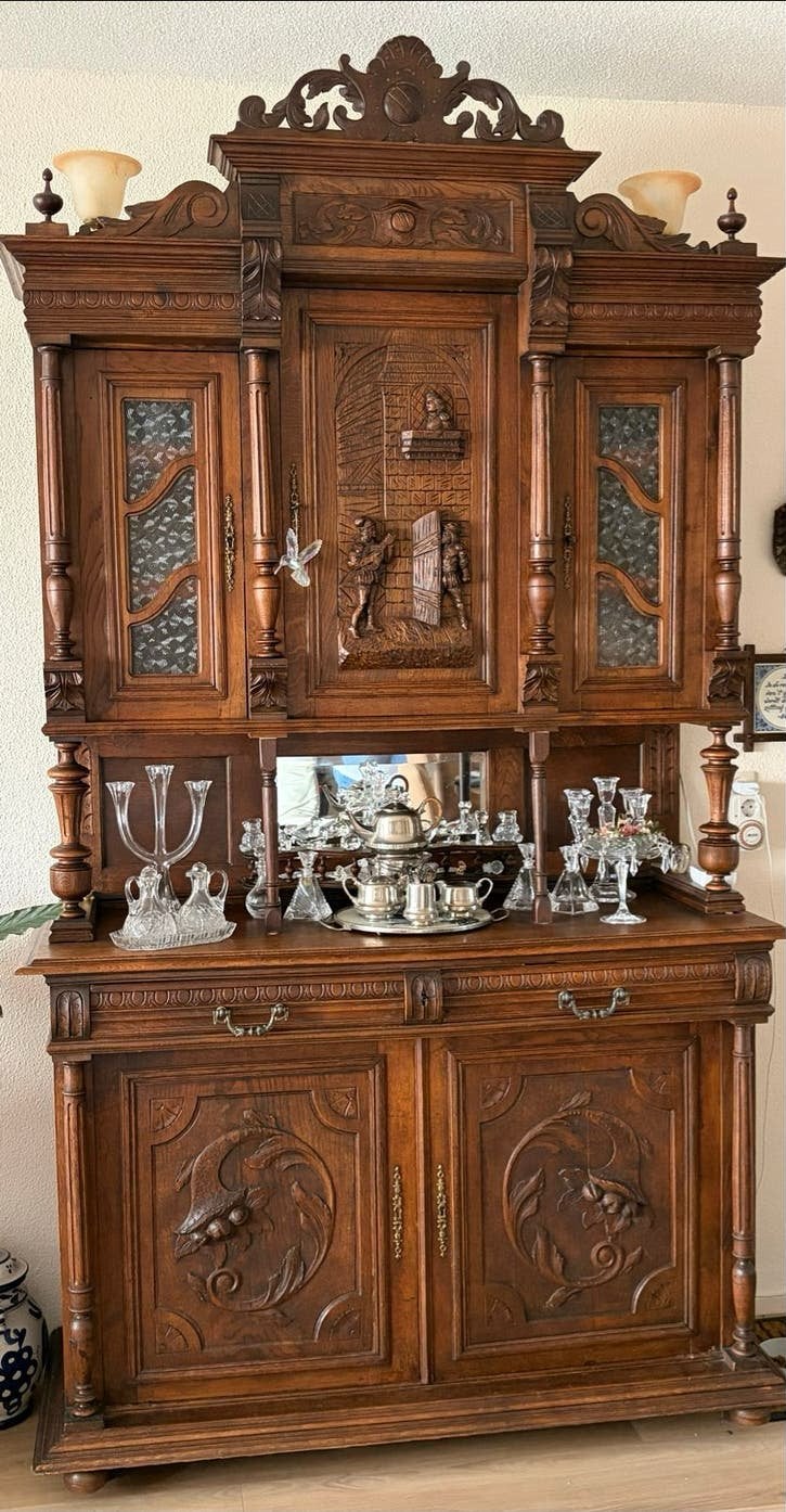 Antieke eikenhouten buffetkast met houtsnijwerk, Antiek en Kunst, Ophalen