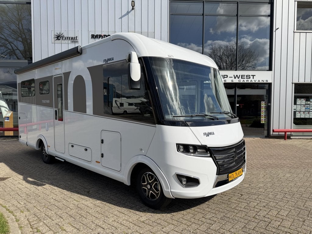 Frankia F-Line 740 PLUS Rondzit en Lengte bedden, Fiat, Vloeistofverwarming, 7 tot 8 meter, Bedrijf