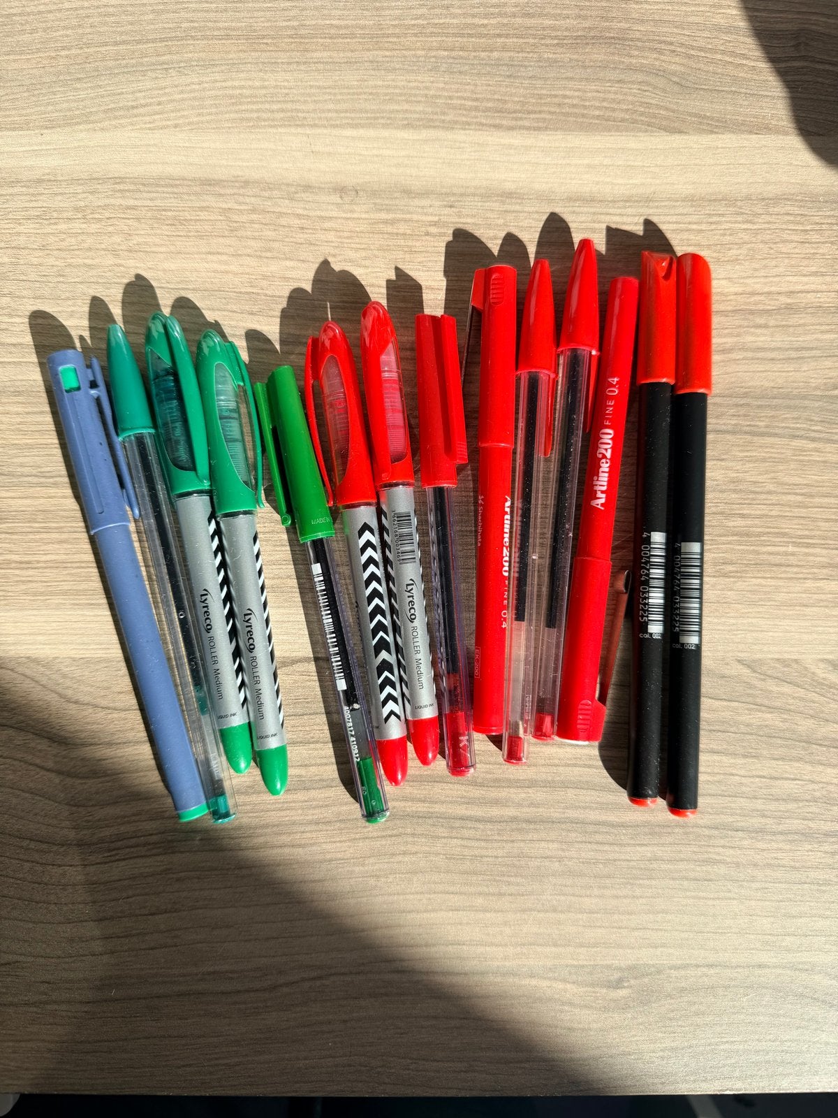 Gratis groene en rode pennen/stiften, Ophalen
