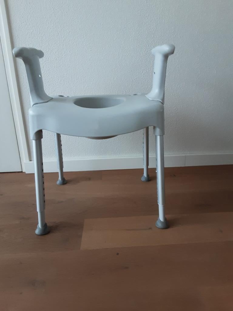 Toilet stoel, Huis en Inrichting, Badkamer | Badkamermeubels, Ophalen, Gebruikt, Overige typen, 50 tot 100 cm