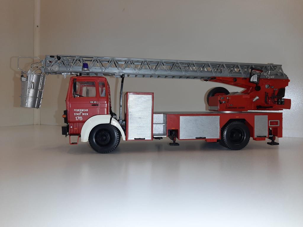 Modelbouw Fire Ladder Truck Iveco-Magirus  Schaal 1:24, Groter dan 1:32, Nieuw, Truck, Ophalen