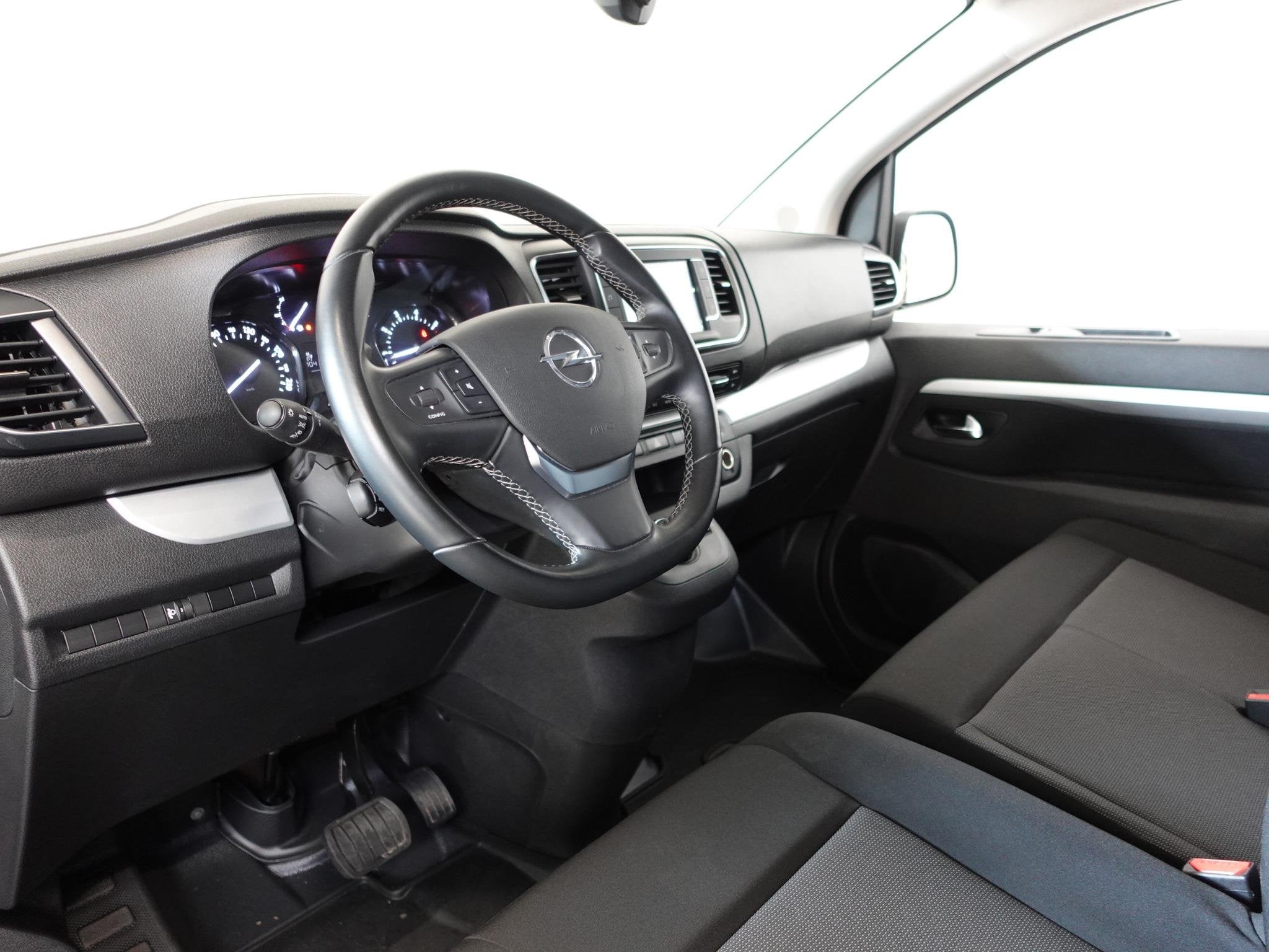 Opel Vivaro 2.0 CDTI 145 pk L3H1 Edition 3-zits Automaat Air, Gebruikt, Euro 6, 4 cilinders, Zwart