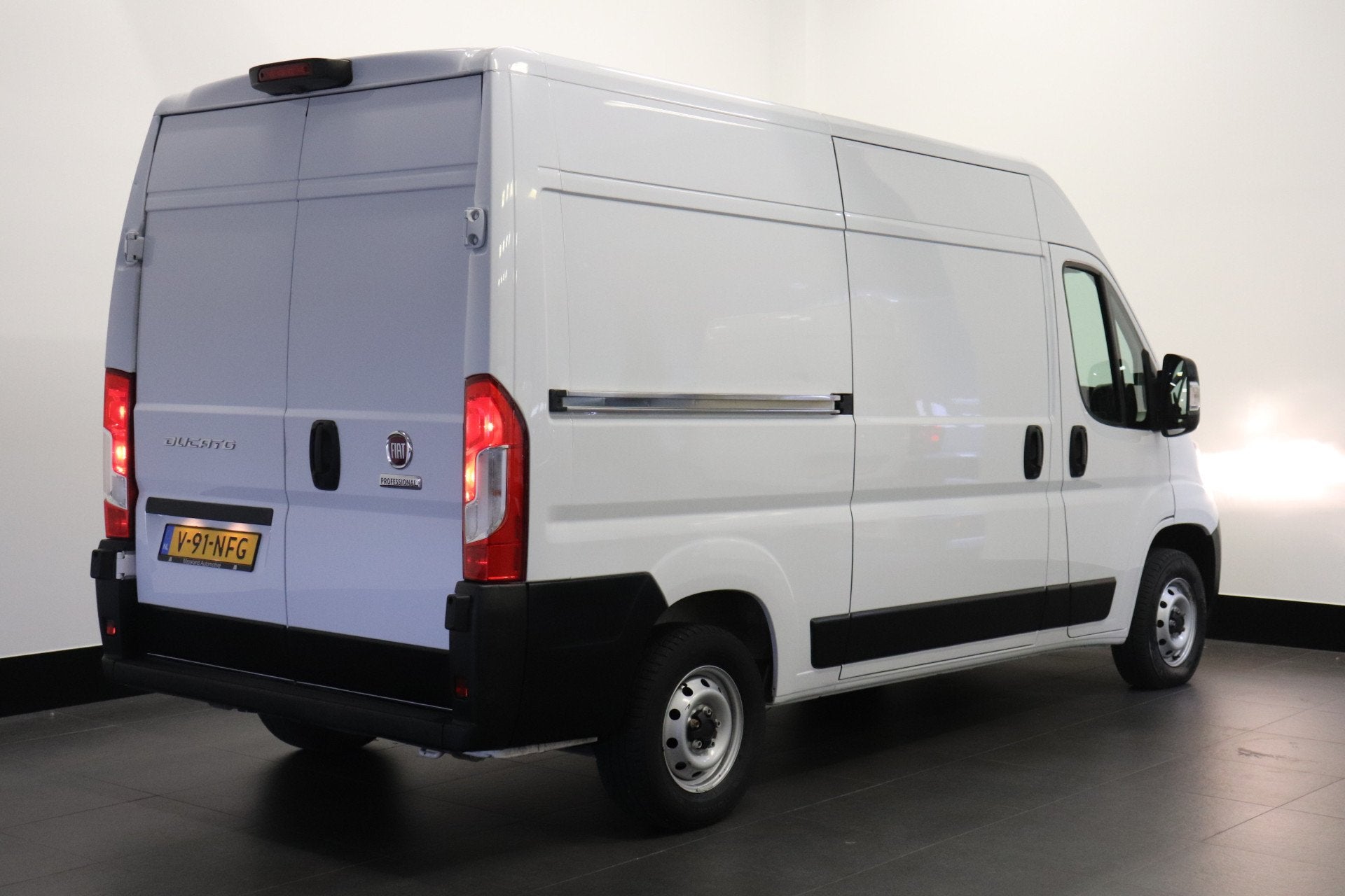 Fiat Ducato 2.3 MJ 140PK L2H2 EURO 6 - Airco - Navi - Cruise, Voorwielaandrijving, Stof, Gebruikt, Cruise Control