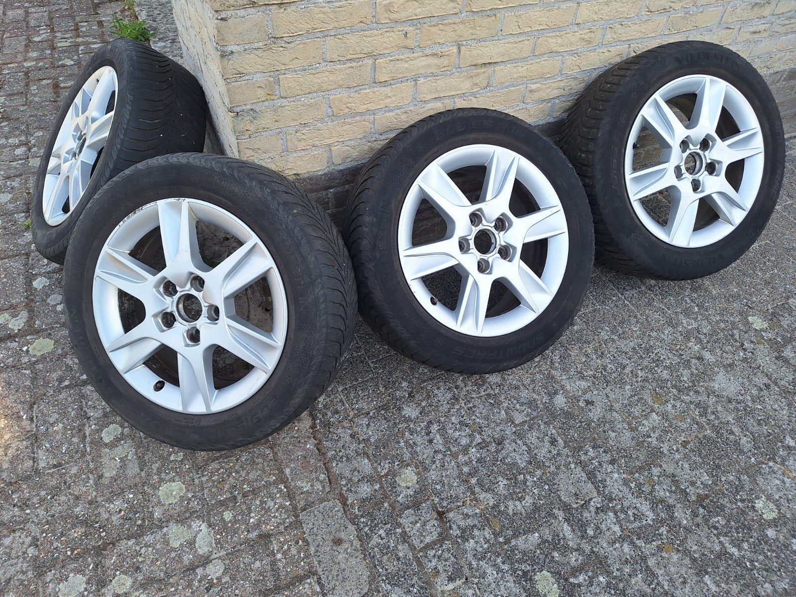 Audi 16 inch velgen met Vredestein All Season banden, Auto-onderdelen, Banden en Velgen, Gebruikt, 16 inch, Banden en Velgen, All Season