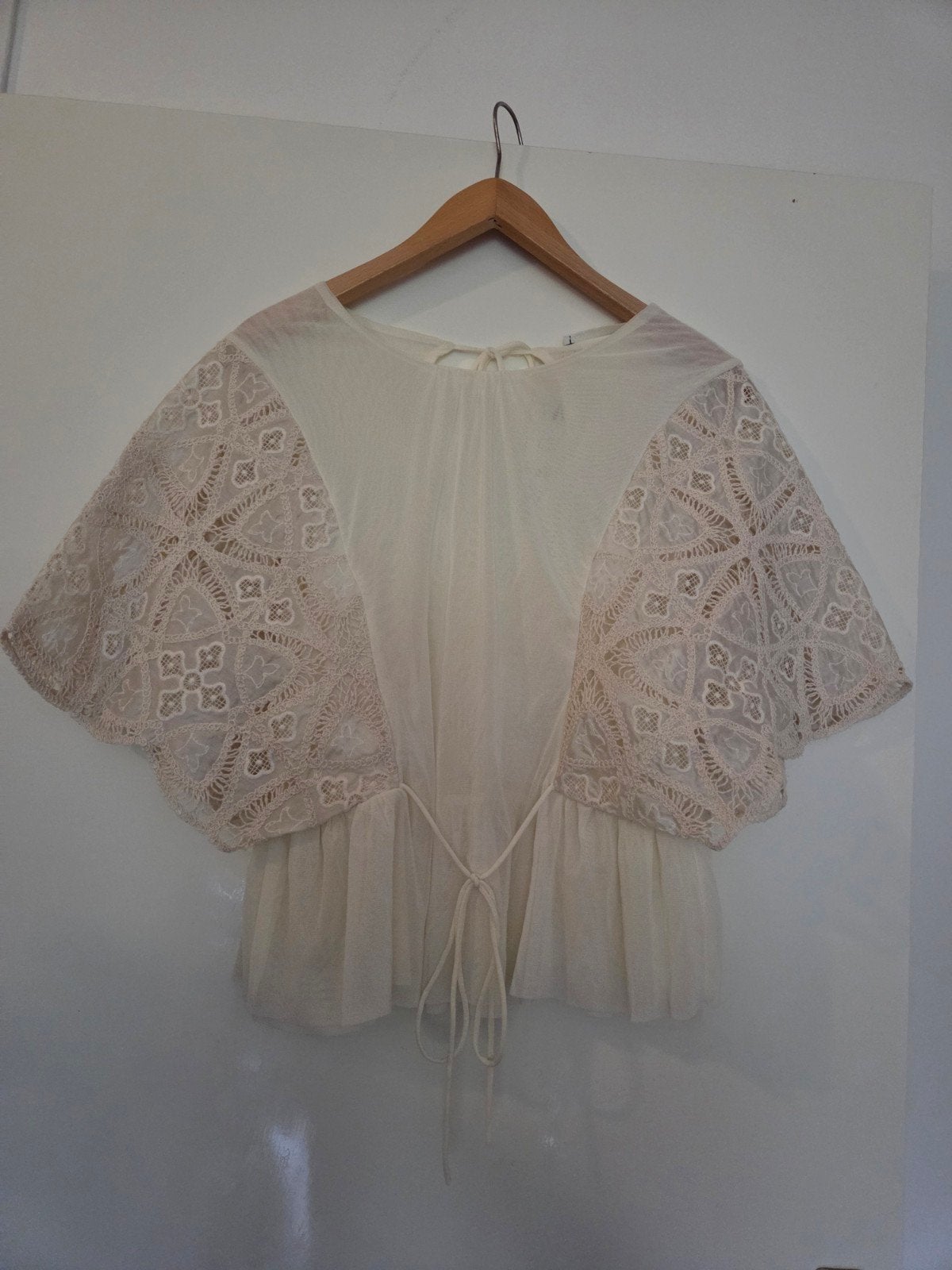 Zara peplum top met vlindermauwen, Nieuw, Korte mouw, Ophalen, Maat 38/40 (M)