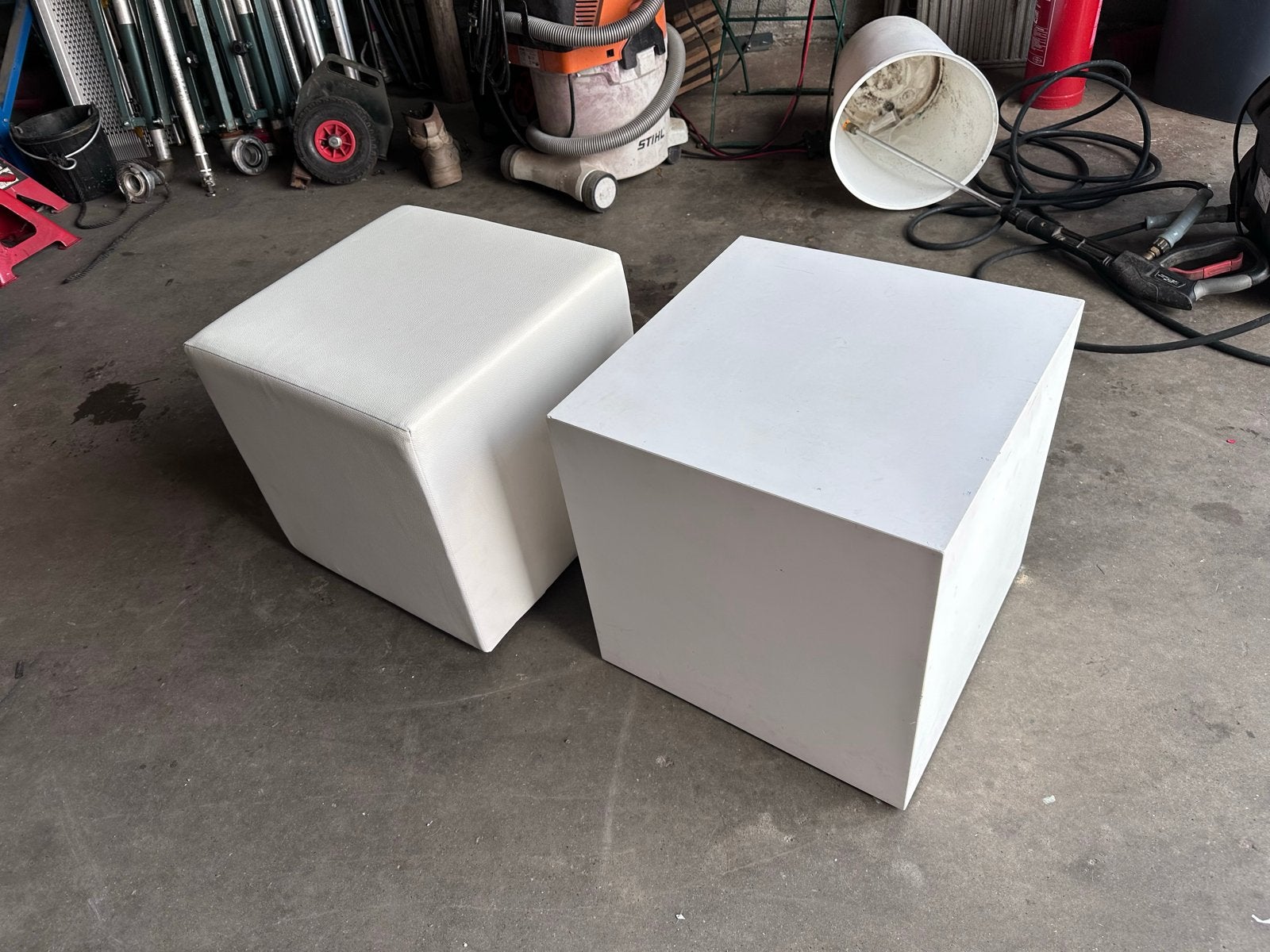 Stevige witte kubussen (hard en zacht skai leer), Ophalen, Gebruikt, Wit, Leer