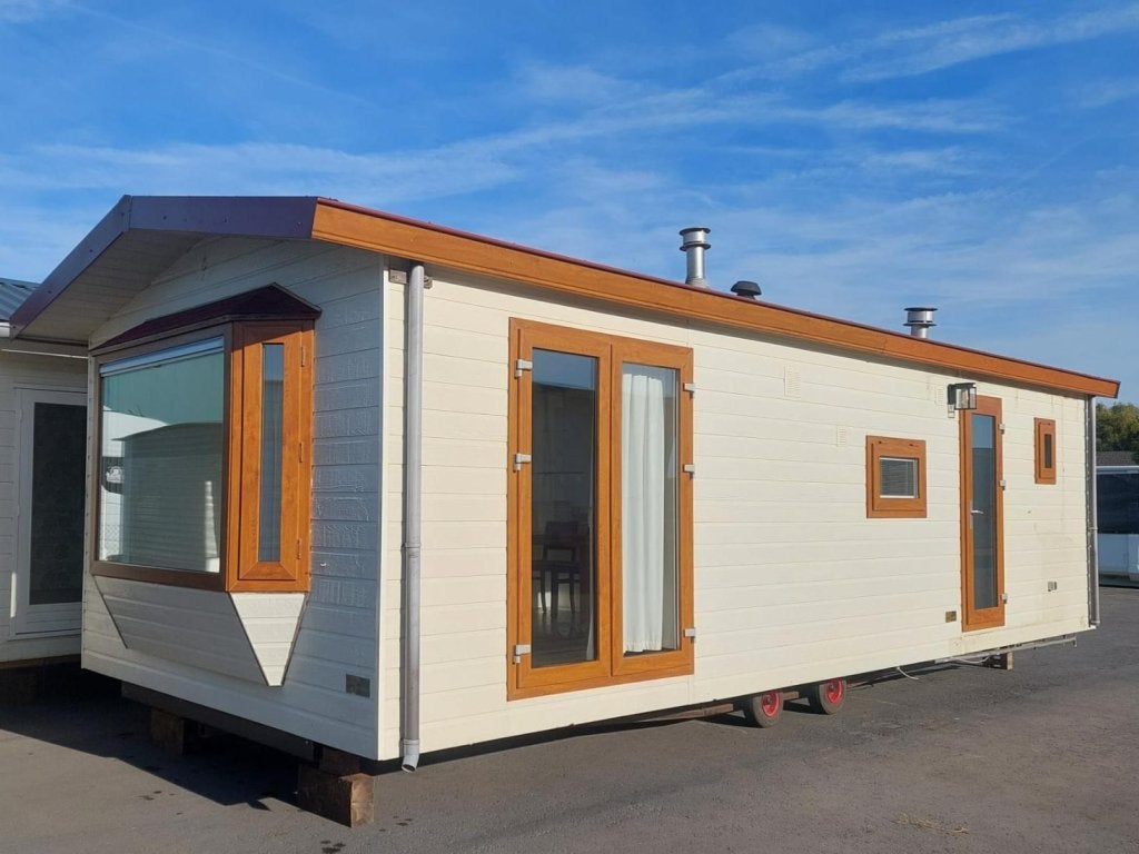 Keurig, wintervast chalet met 2 slaapkamers, 9,7 x 3,7 meter, Caravans en Kamperen
