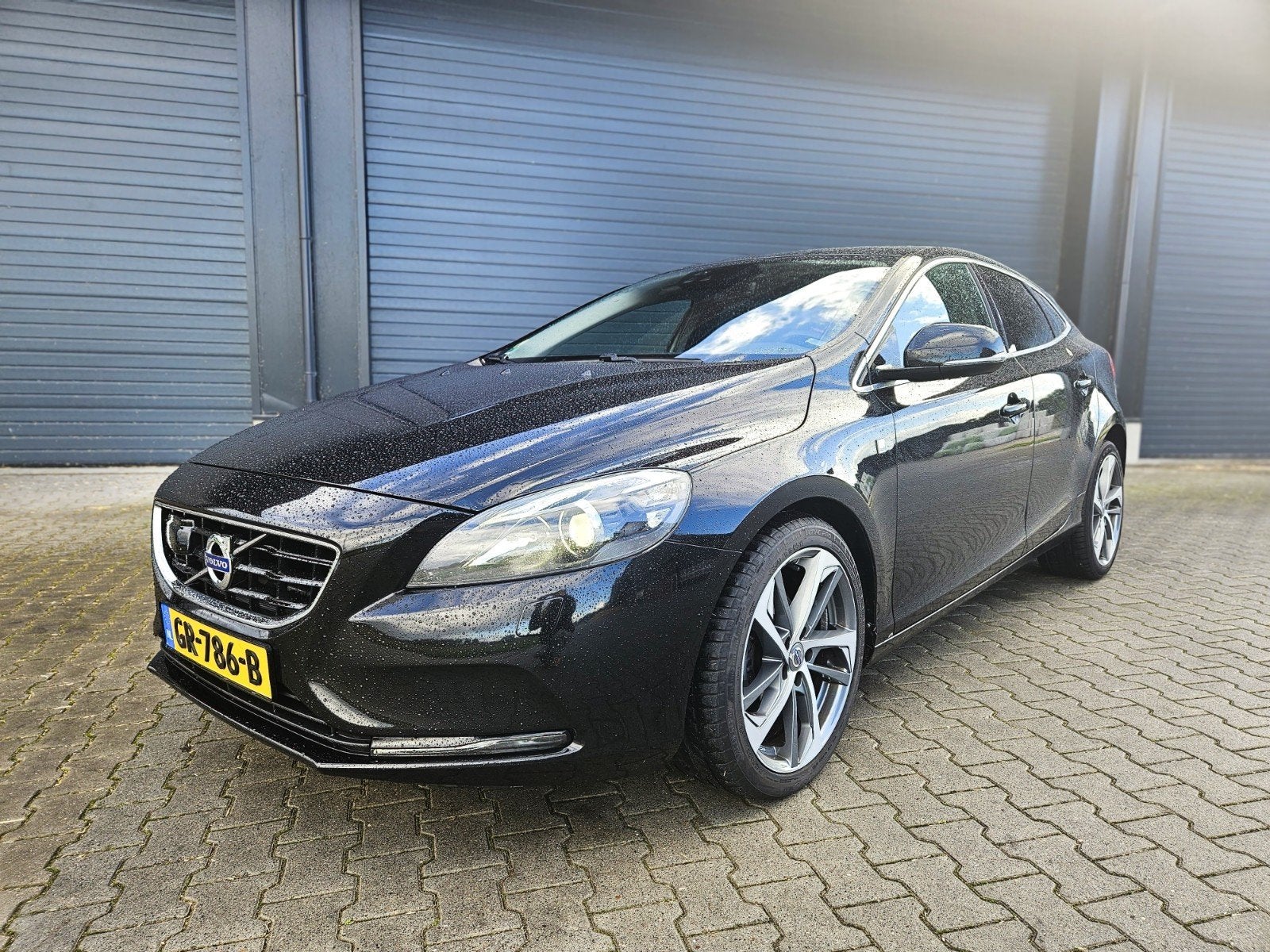 Volvo V40 2.0 D2 120PK 2015 Zwart, Auto's, Voorwielaandrijving, Zwart, 4 cilinders, 1969 cc