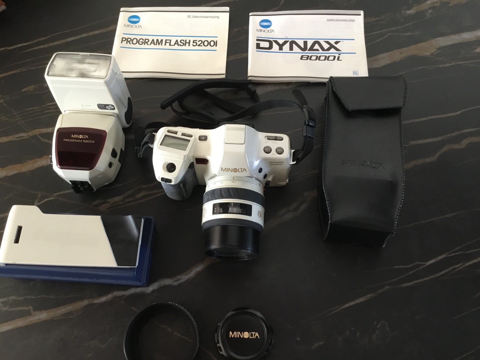 Minolta Dynax 8000i Spiegelreflexcamera met flitser