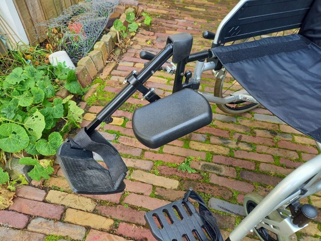 Verstelbare beensteun rechts, Ophalen of Verzenden, Inklapbaar, Zo goed als nieuw, Duwrolstoel