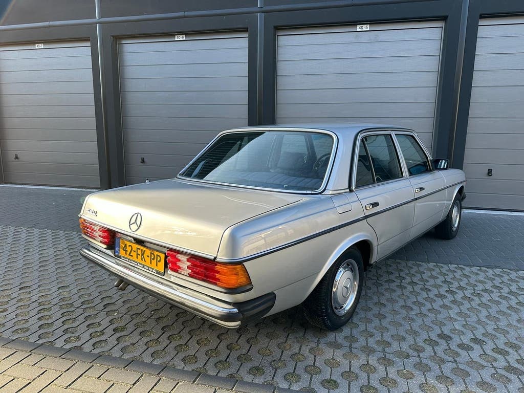 Mercedes-Benz 200-Serie 2.5 250 AUT 1984 Grijs, foto 2