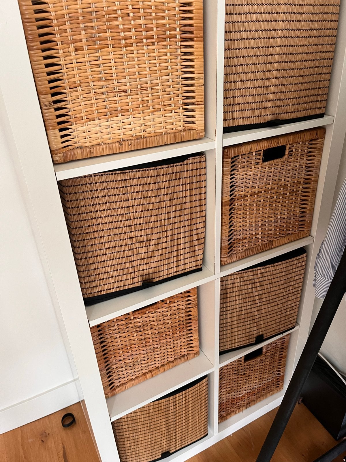IKEA Kallax Kast met 8 Vakken en Rotan Manden, Ophalen, Met plank(en), Gebruikt, 100 tot 150 cm