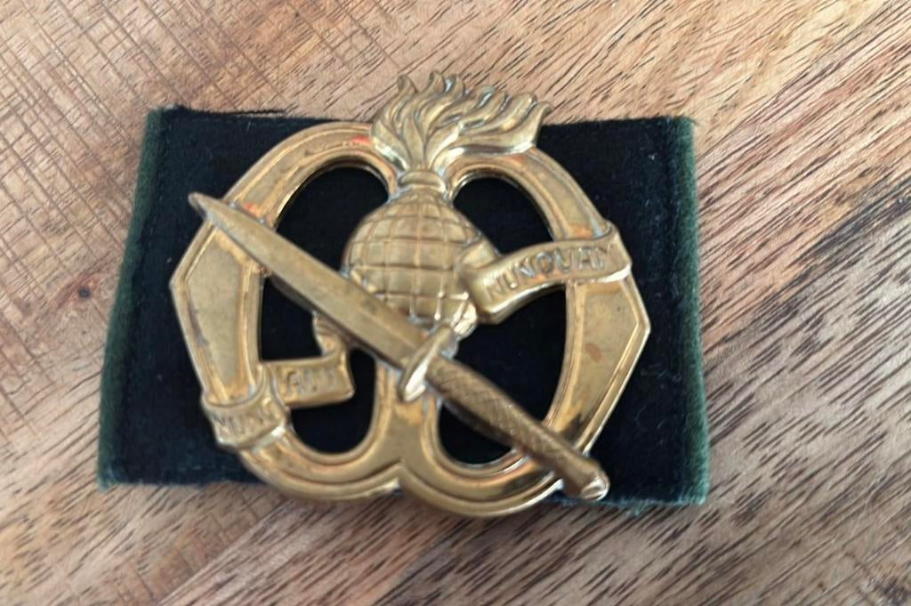 Oud Commando Baretembleem - Korps Commandotroepen, Ophalen of Verzenden, Landmacht, Nederland, Embleem of Badge