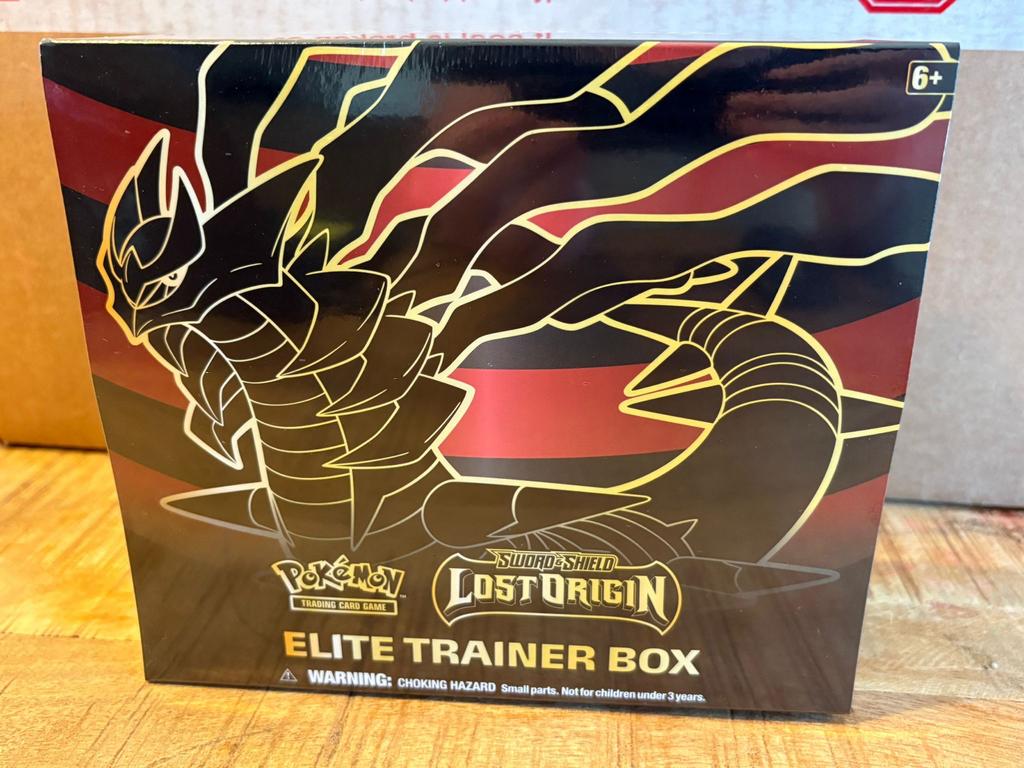 Pokémon Sword & Shield Lost Origin Elite Trainer Box, Ophalen of Verzenden, Zo goed als nieuw, Boosterbox