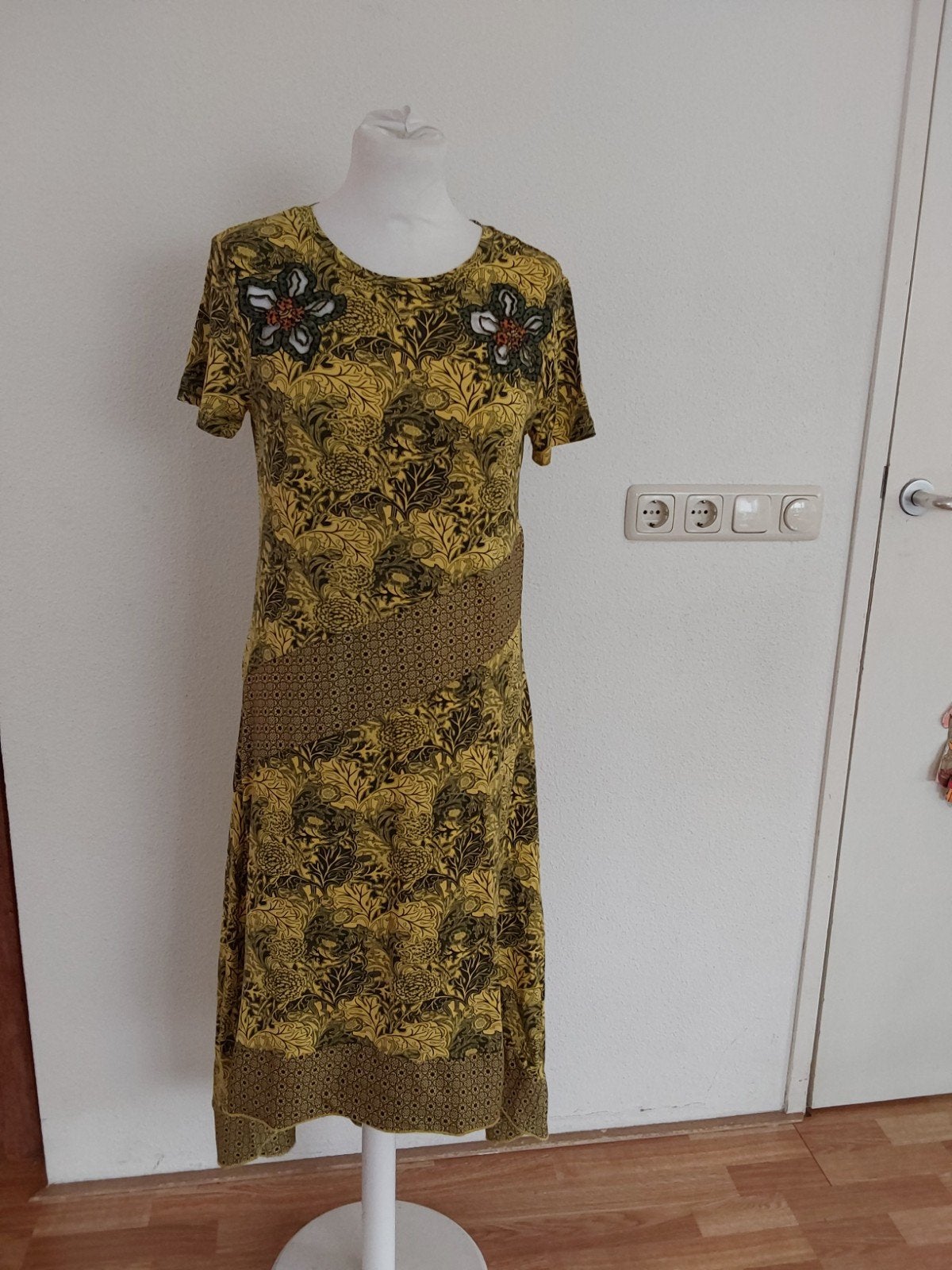 Prachtige gele jurk van Desigual maat L met leuke allover pr, Desigual, Verzenden, Zo goed als nieuw, Geel