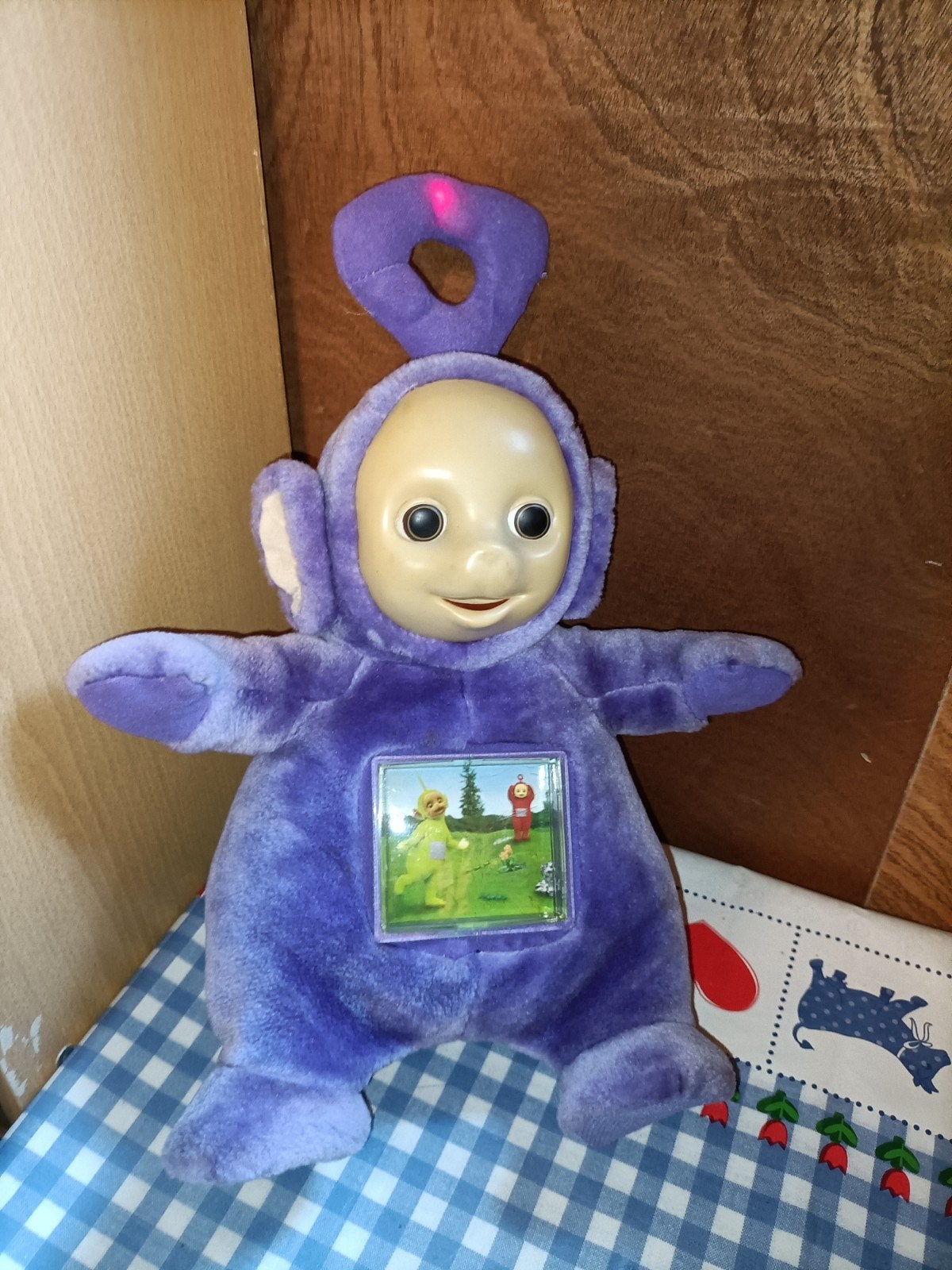 Tinky Winky knuffel met lopende tv beelden en lichtje, Kinderen en Baby's, Speelgoed | Knuffels en Pluche, Ophalen of Verzenden