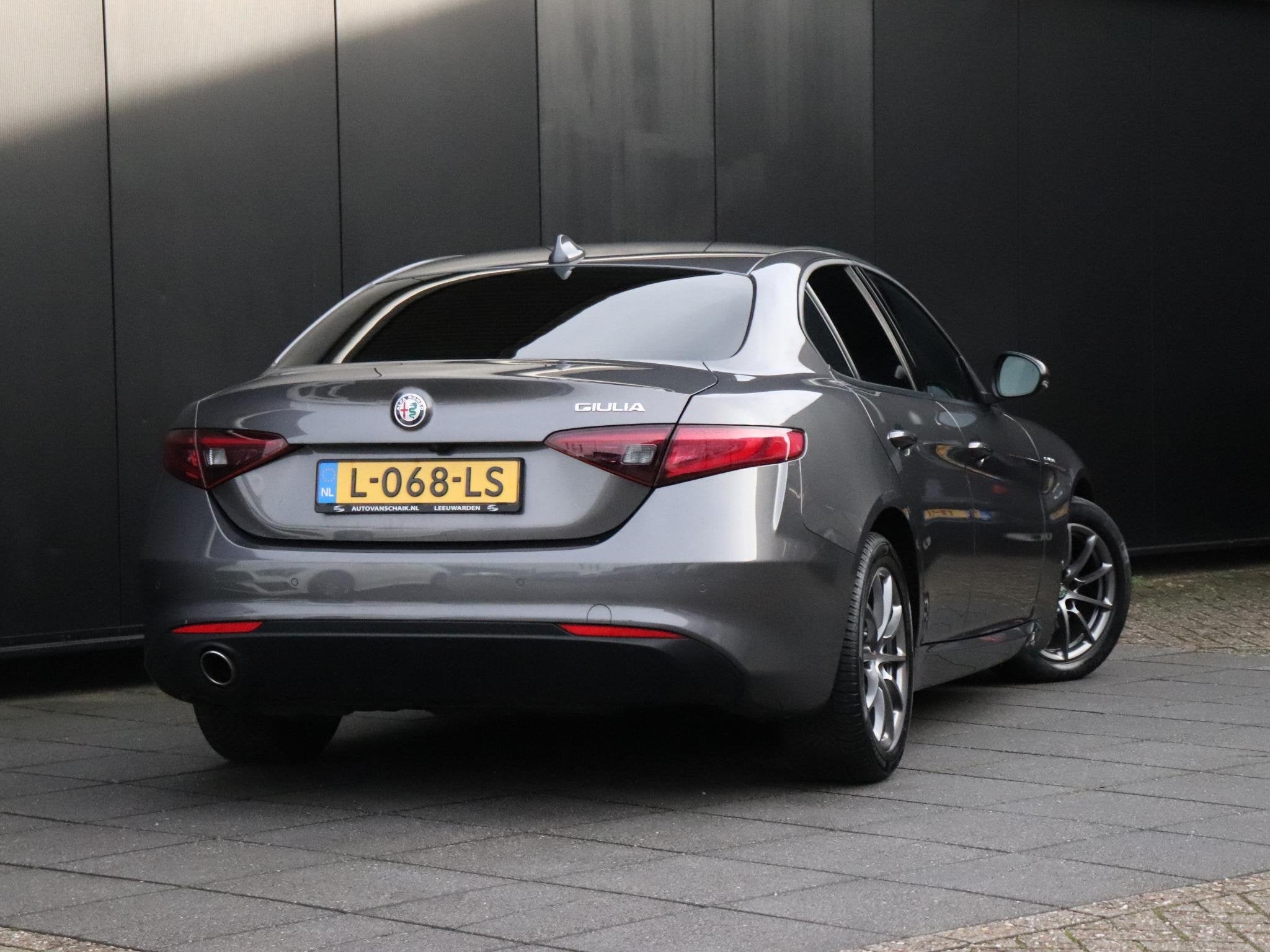 Alfa Romeo Giulia 2.2 LEER | NAVI | CRUISE | CAMERA |, Auto's, Automaat, 745 kg, Euro 6, 4 cilinders