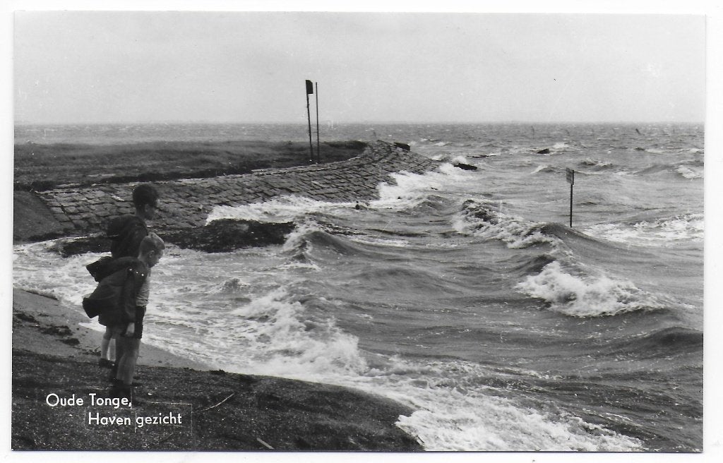 Oude Tonge Havengezicht -- oude ongelopen ansichtkaart B7112, Ophalen of Verzenden, 1960 tot 1980, Ongelopen, Zuid-Holland