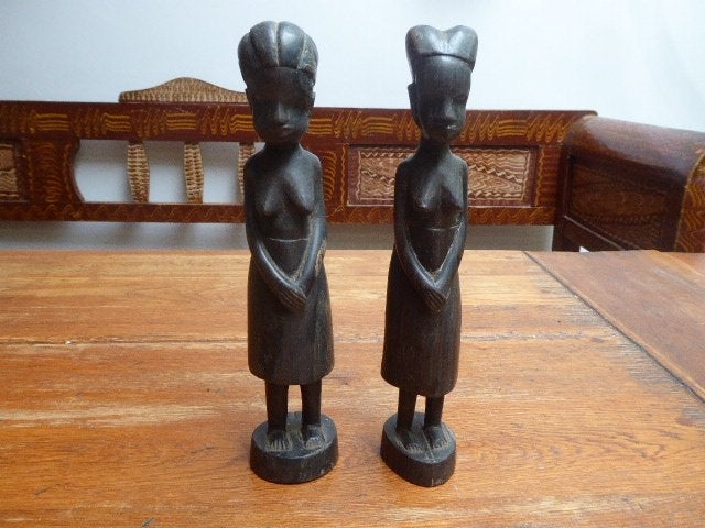 2 ebbenhouten Afrikaanse beeldjes, Antiek en Kunst, Ophalen of Verzenden, Handgemaakt, 20 - 50 cm, Beeld