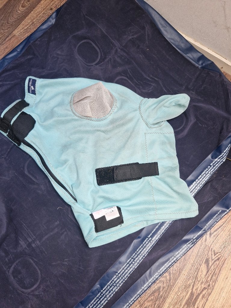 Snuggyhood eczeem-vliegenmasker, Verzenden, Zo goed als nieuw