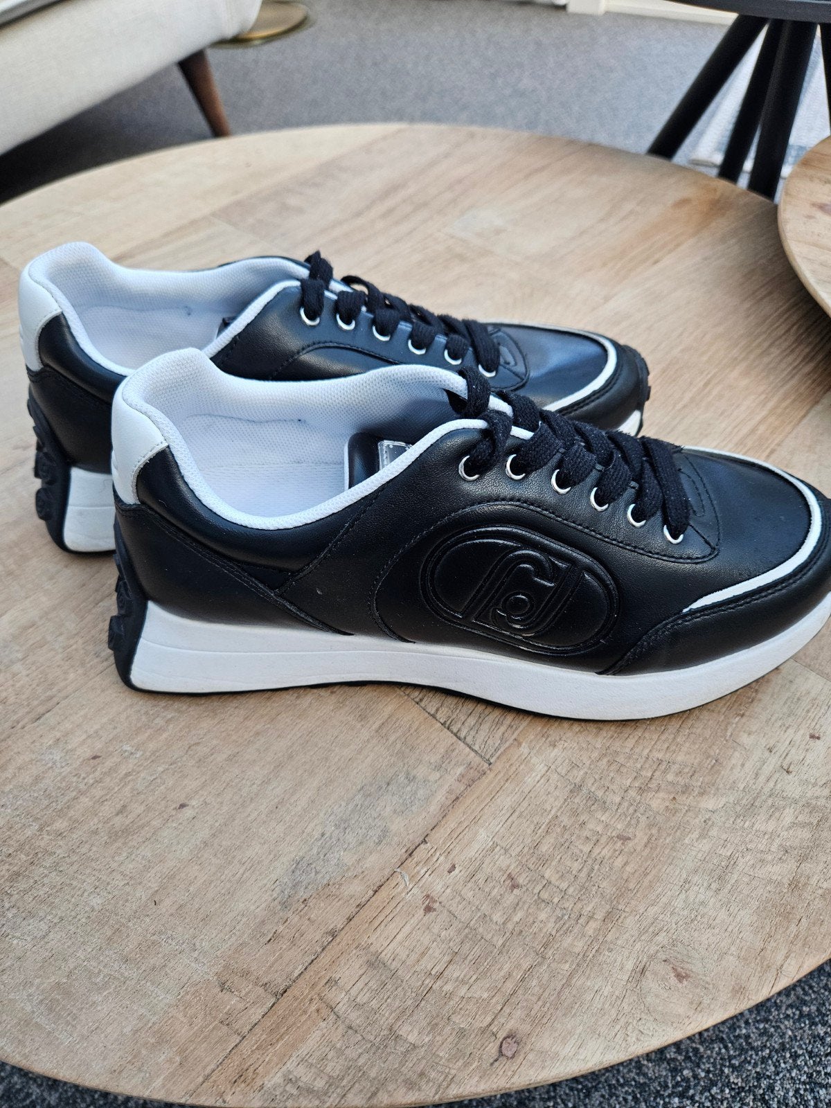 Liu Jo sneakers zwart, maat 40 - zo goed als nieuw, Liu Jo, Zwart, Ophalen of Verzenden, Sneakers of Gympen