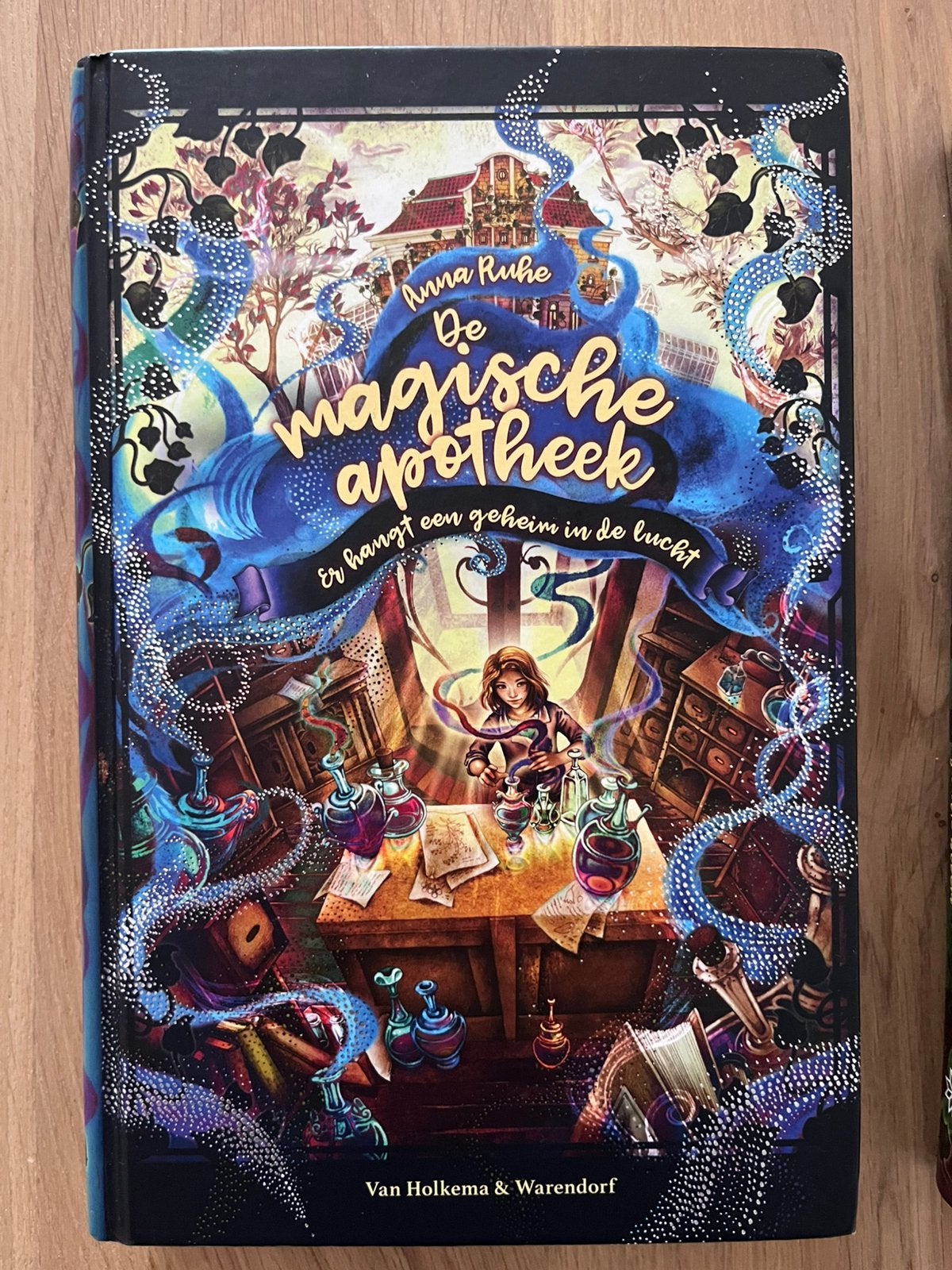 Anna Ruhe - Er hangt een geheim in de lucht, Ophalen of Verzenden, Zo goed als nieuw, Anna Ruhe