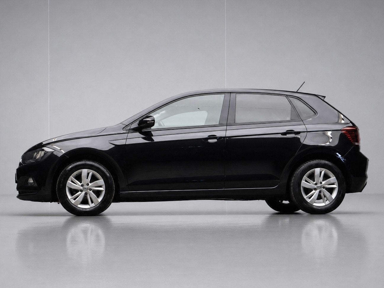 Volkswagen Polo 1.0 TSI Beats Sport (APPLE CARPLAY,GROOT NAV, Voorwielaandrijving, Euro 6, Automatische klimaatregeling, Origineel Nederlands