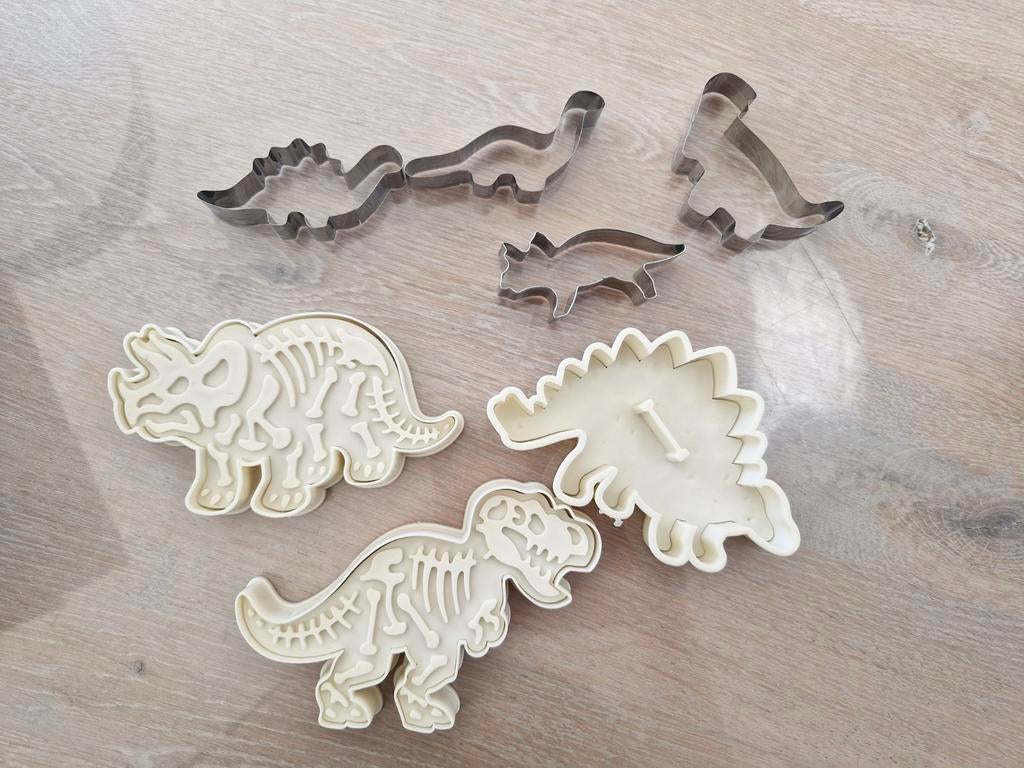 7 dino koekjes vormpjes, Ophalen of Verzenden, Taarten, Bakvorm