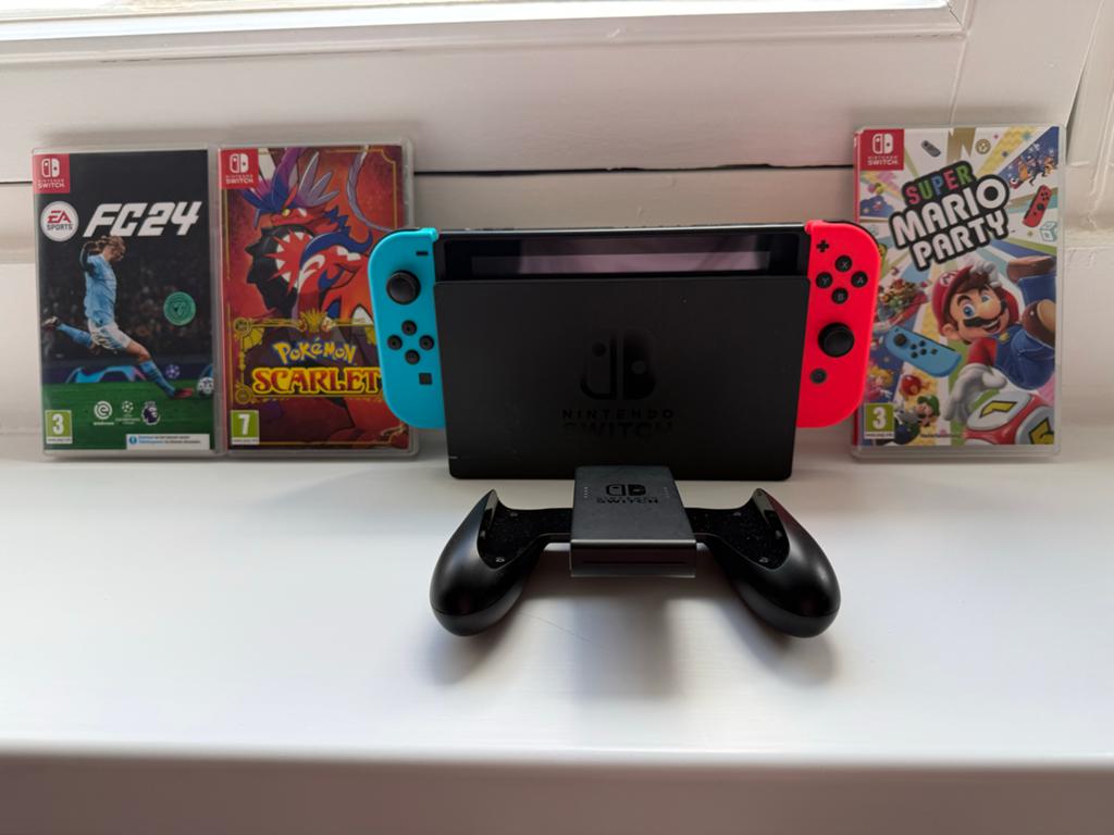 Nintendo Switch met 3 spellen en Mario case, Met games, Met 2 controllers, Ophalen of Verzenden, Zo goed als nieuw