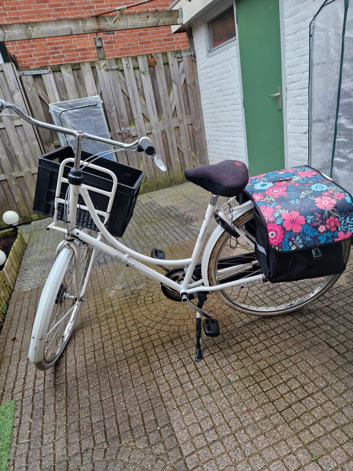 Batavus damesfiets met fietsenbak. Exclusief fietsentas, Ophalen, Velgrem, Batavus, 53 tot 56 cm
