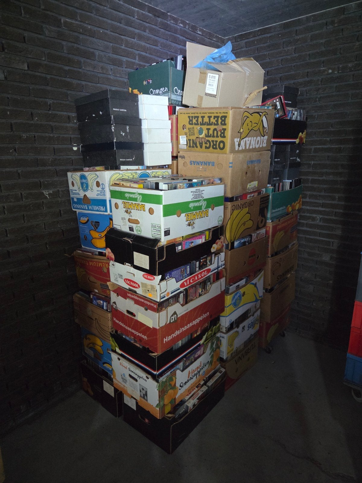 Ruim 40 dozen vol vintage originele videobanden, VHS banden, Alle leeftijden, Ophalen, Gebruikt, Overige genres