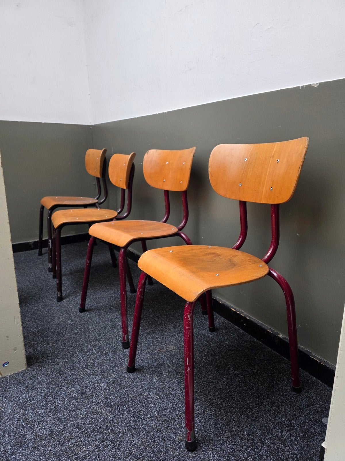 4x Vintage industriële stapelbare schoolstoelen, Ophalen