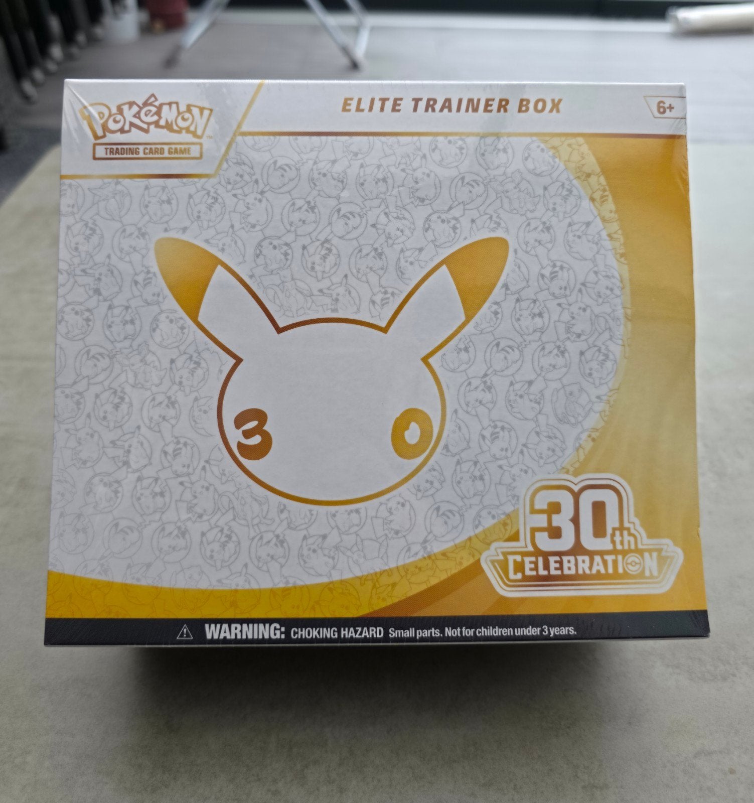 Pokémon 30th Celebration Elite Trainer Box Sealed, Hobby en Vrije tijd, Ophalen of Verzenden, Nieuw, Overige typen, Foil