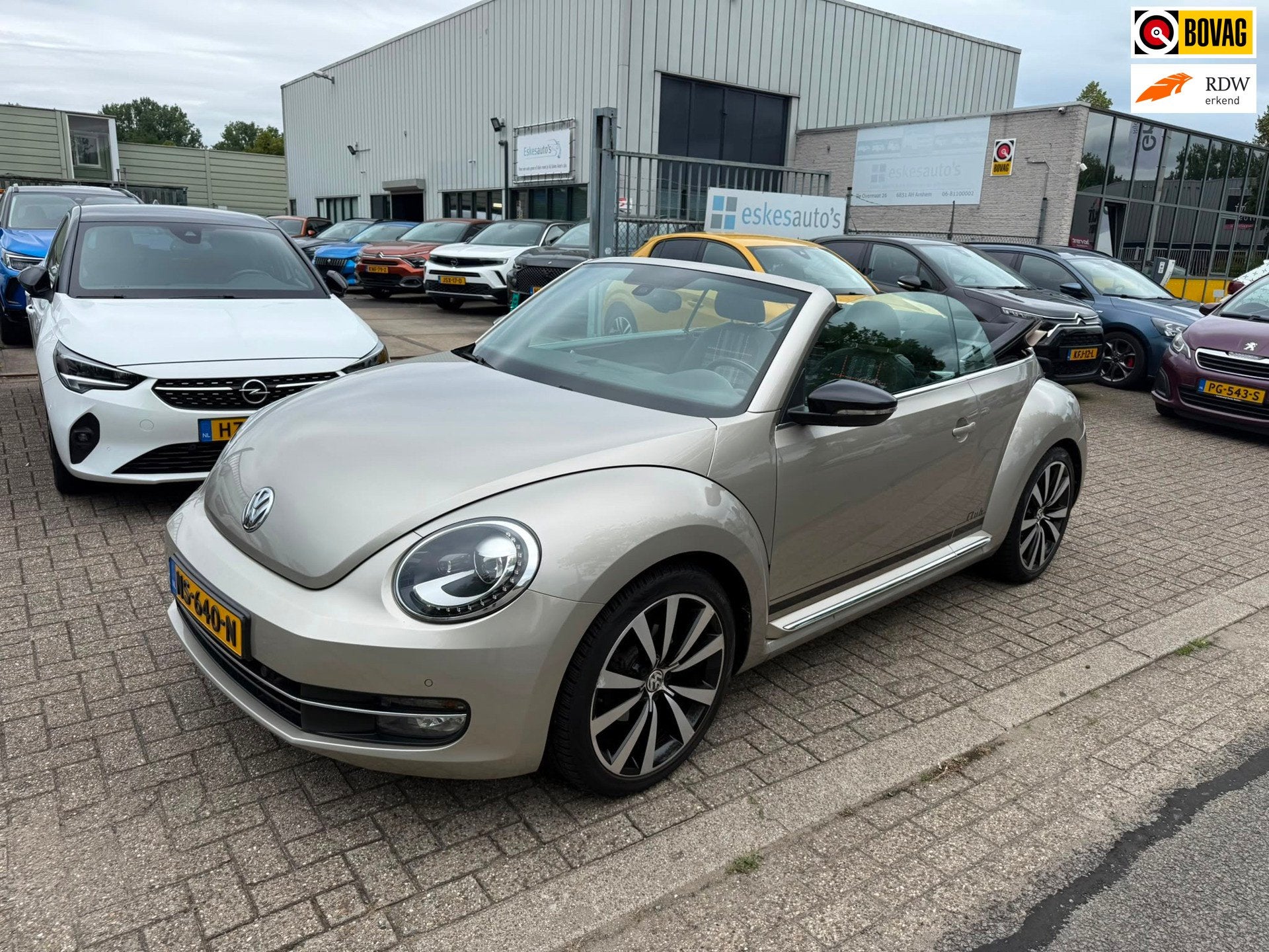 Volkswagen Beetle Cabriolet 1.4 TSI Sport BlueMotion Automaa, Gebruikt, 4 stoelen, Beige, Grijs