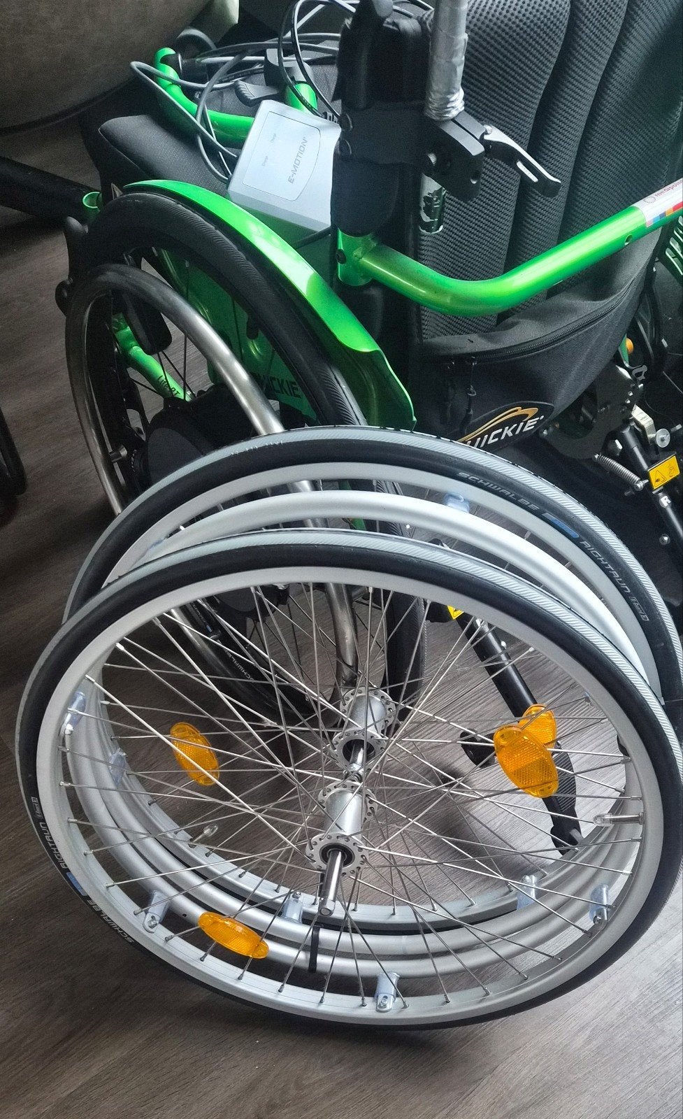 Quickie Easy Life RT en alber e-motion M25 Wielen en esc, Ophalen, Zo goed als nieuw, Elektrische rolstoel