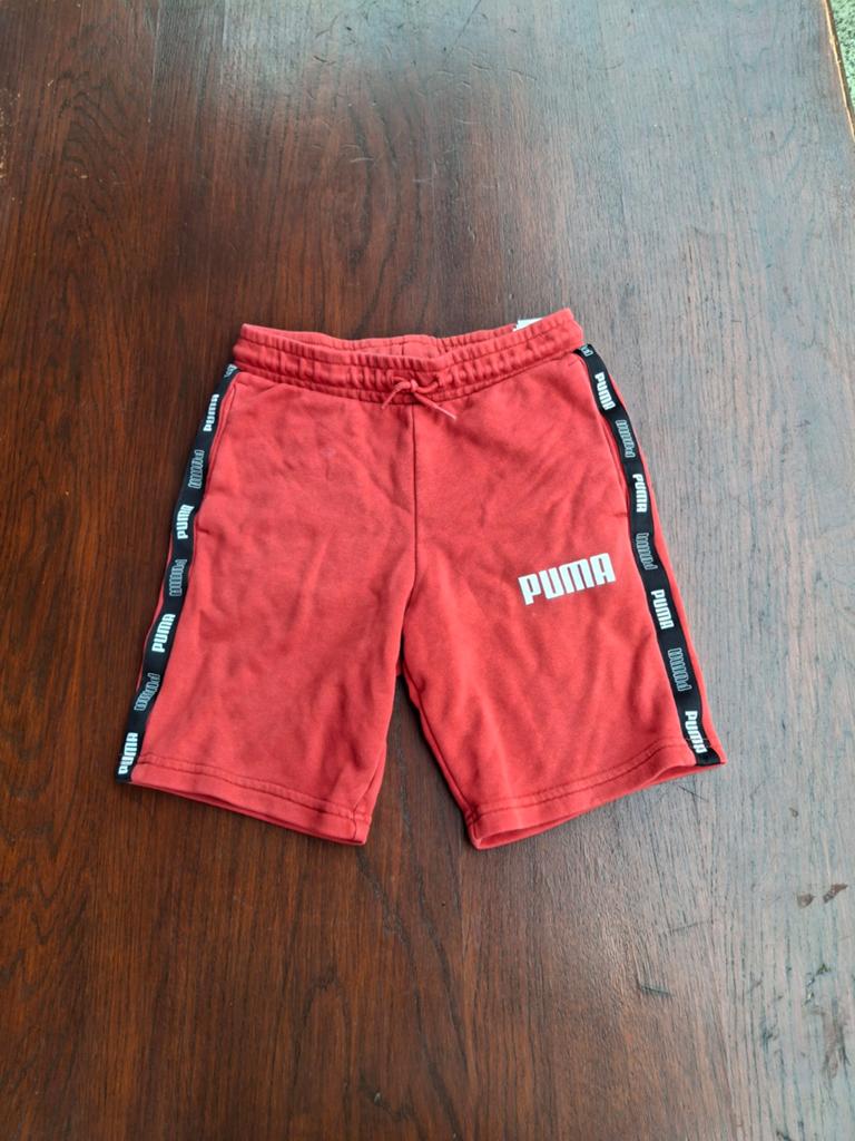 Puma sportshort rood maat 140 voor kinderen, Kinderen en Baby's, Kinderkleding | Maat 140, Gebruikt, Jongen of Meisje, Puma, Sport- of Zwemkleding