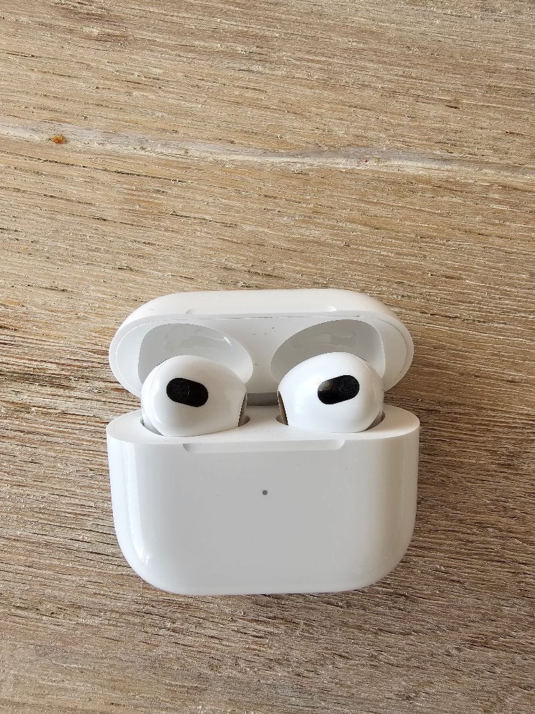 Apple AirPods 3e generatie met oplaadcase, Audio, Tv en Foto, Koptelefoons, Ophalen, In-ear, Zo goed als nieuw, Draadloos